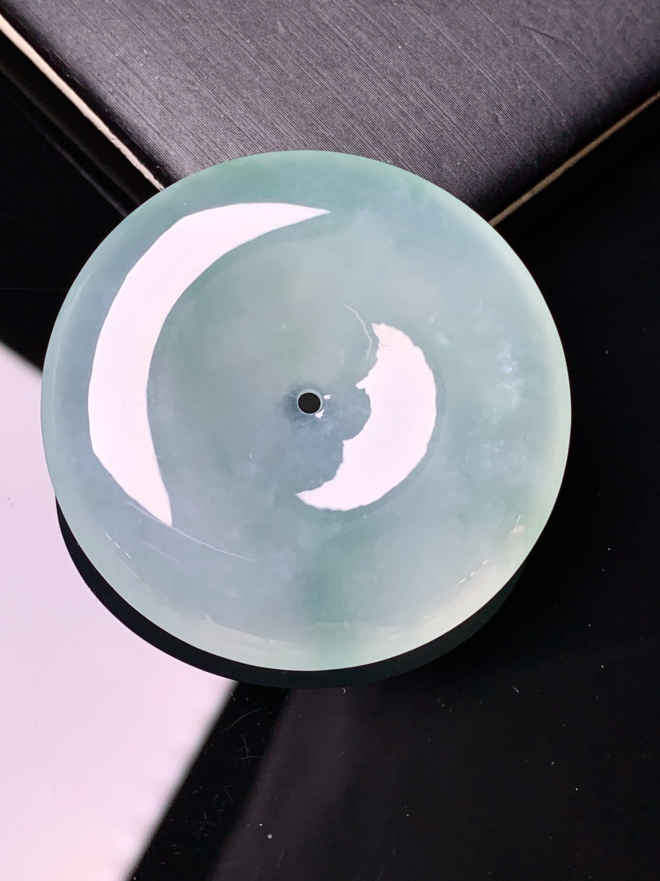 1冰种平安扣吊坠 玉质细腻 色泽艳丽清新 水润亮眼 整体尺寸38.5*7a2