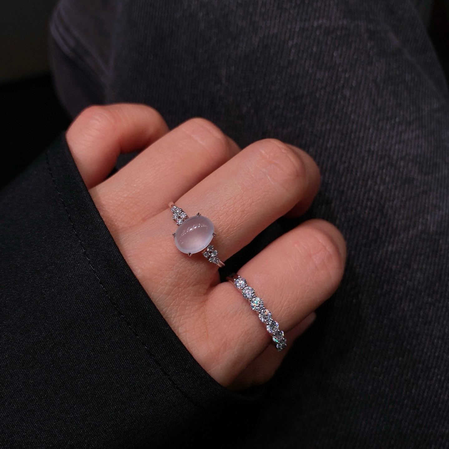 高冰蛋面戒指 
种质细腻，种水超赞
18k金镶嵌，低调又精致
尺寸如图一  实物更美～