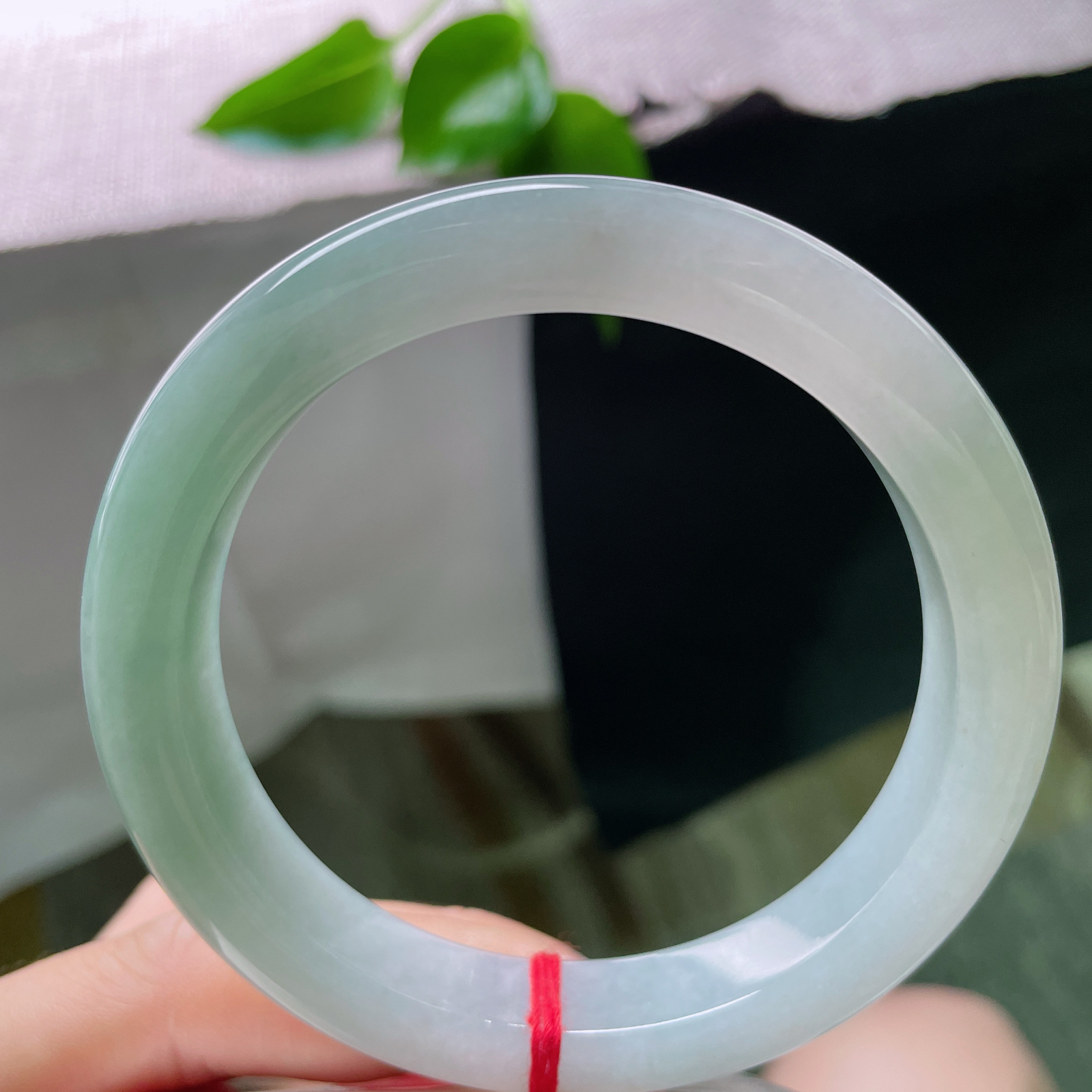 60.6/11.5/9.2，蓝底正圈，大圈口，种老，冰湖映空，蓝底生辉。无纹裂