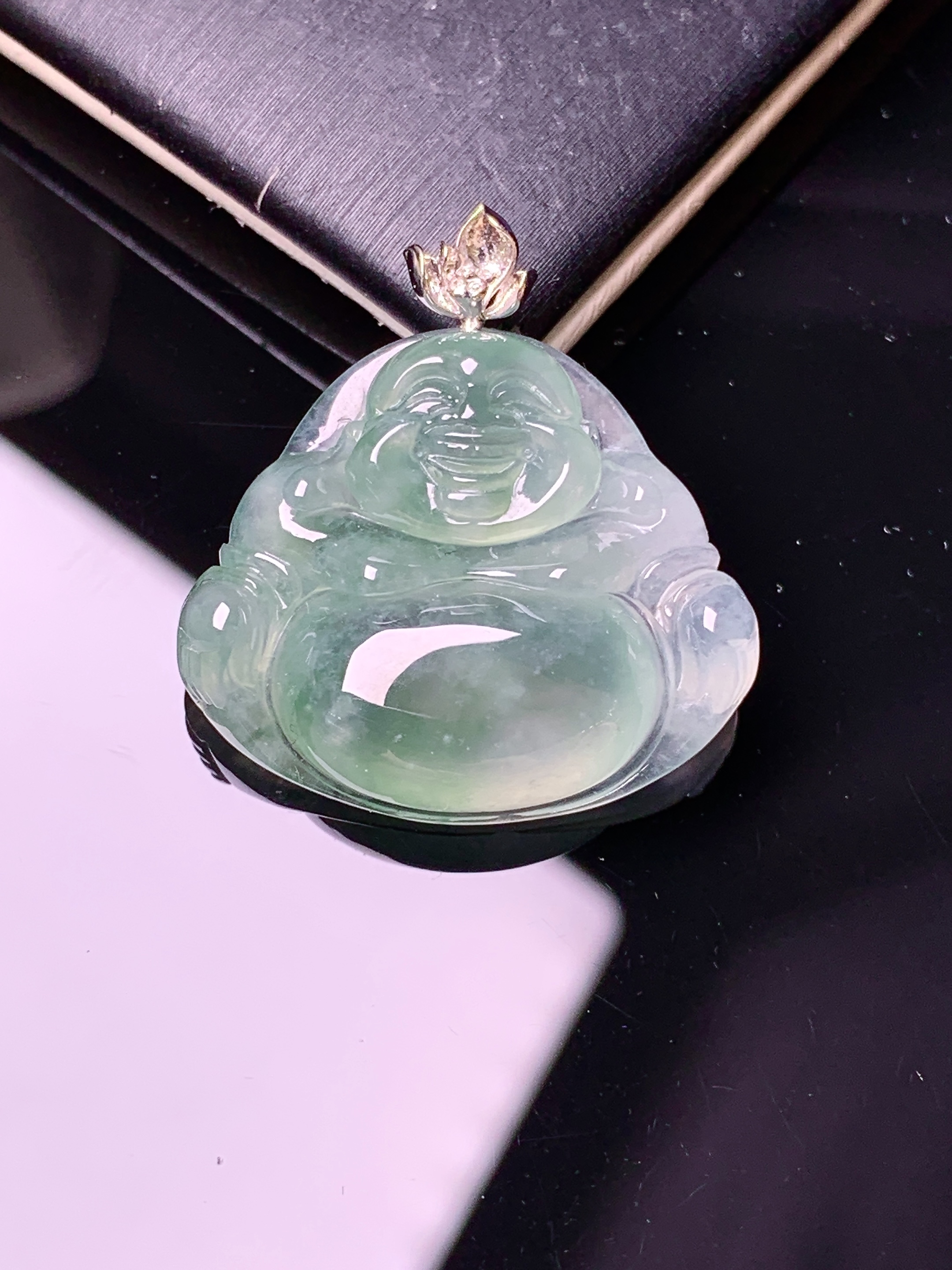 18k金镶嵌冰种佛公吊坠 玉质细腻 色泽艳丽清新 水润亮眼 整体尺寸26.5*24.7*5.8d1