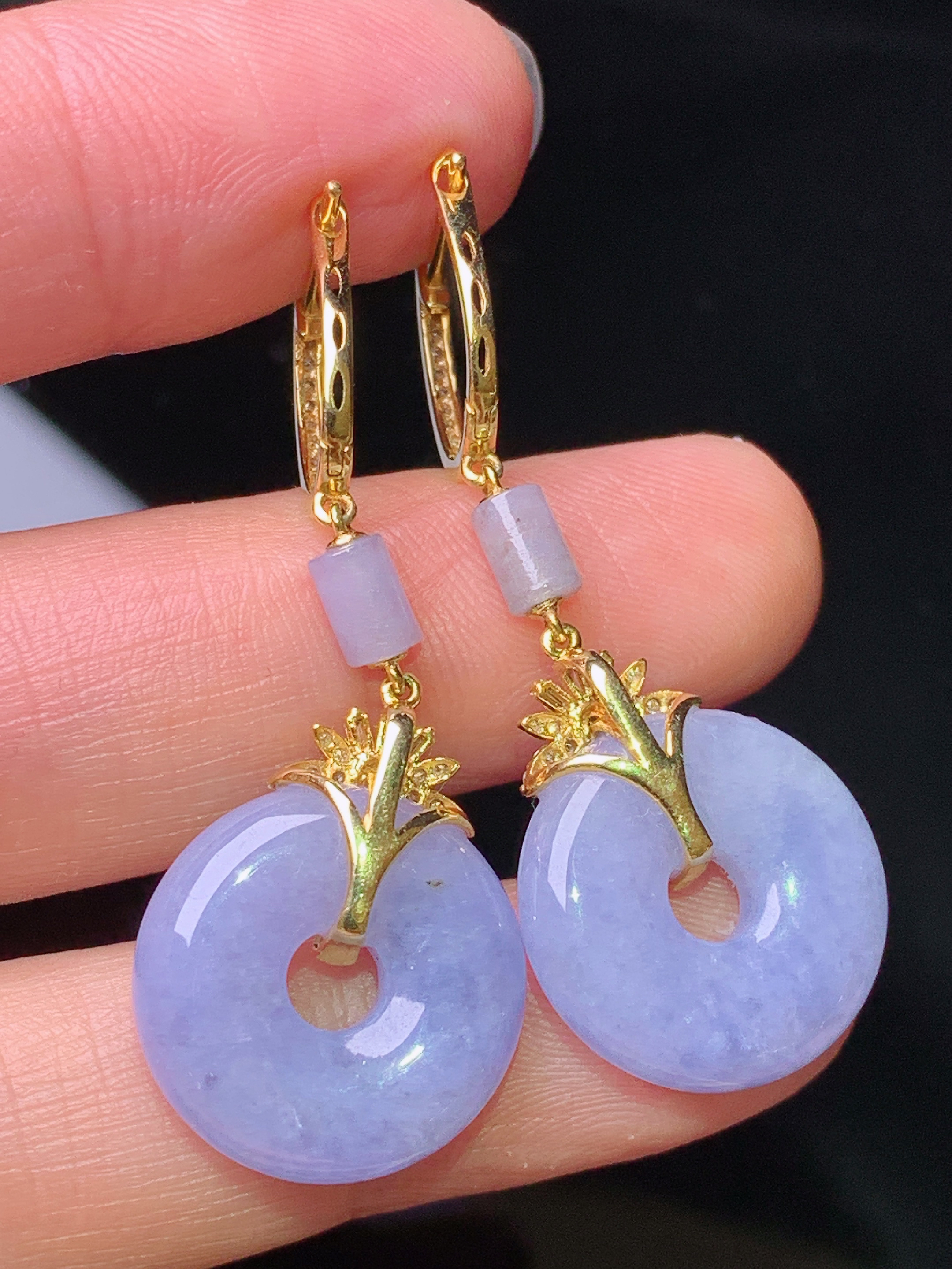 18k金钻镶嵌紫罗兰平安扣耳坠 玉质细腻 色泽艳丽清新 水润亮眼 整体尺寸40.2*16*4.8b1