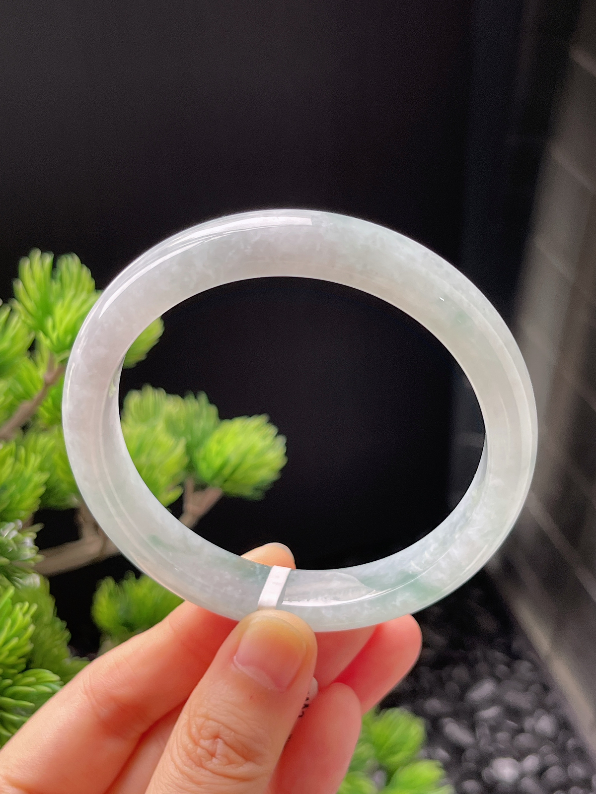 正圈59圈口，翡翠糯化种飘绿手镯