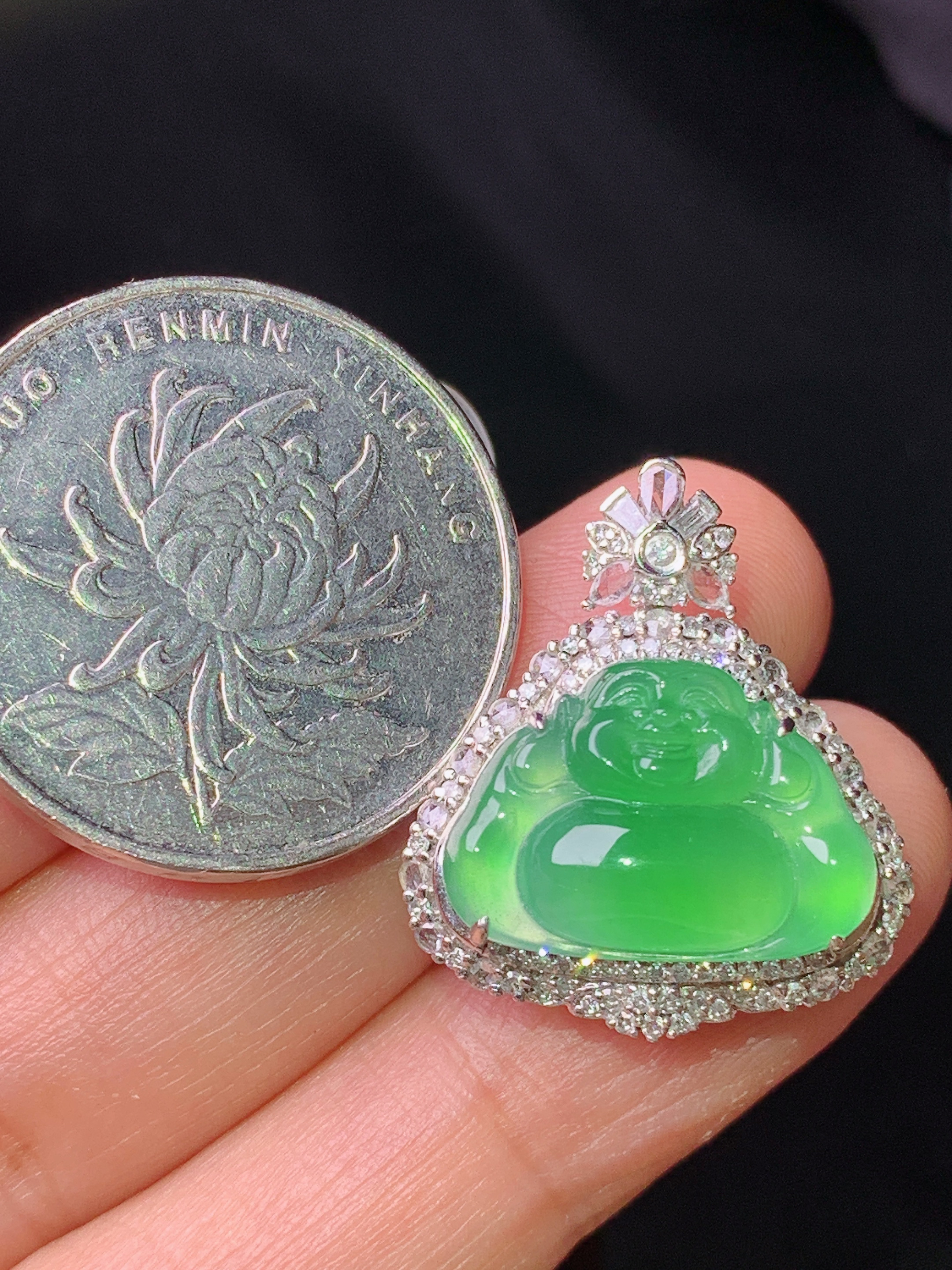 18k金钻镶嵌满绿佛公吊坠 玉质细腻 色泽艳丽清新 水润亮眼 整体尺寸23*20.2*10.5g2