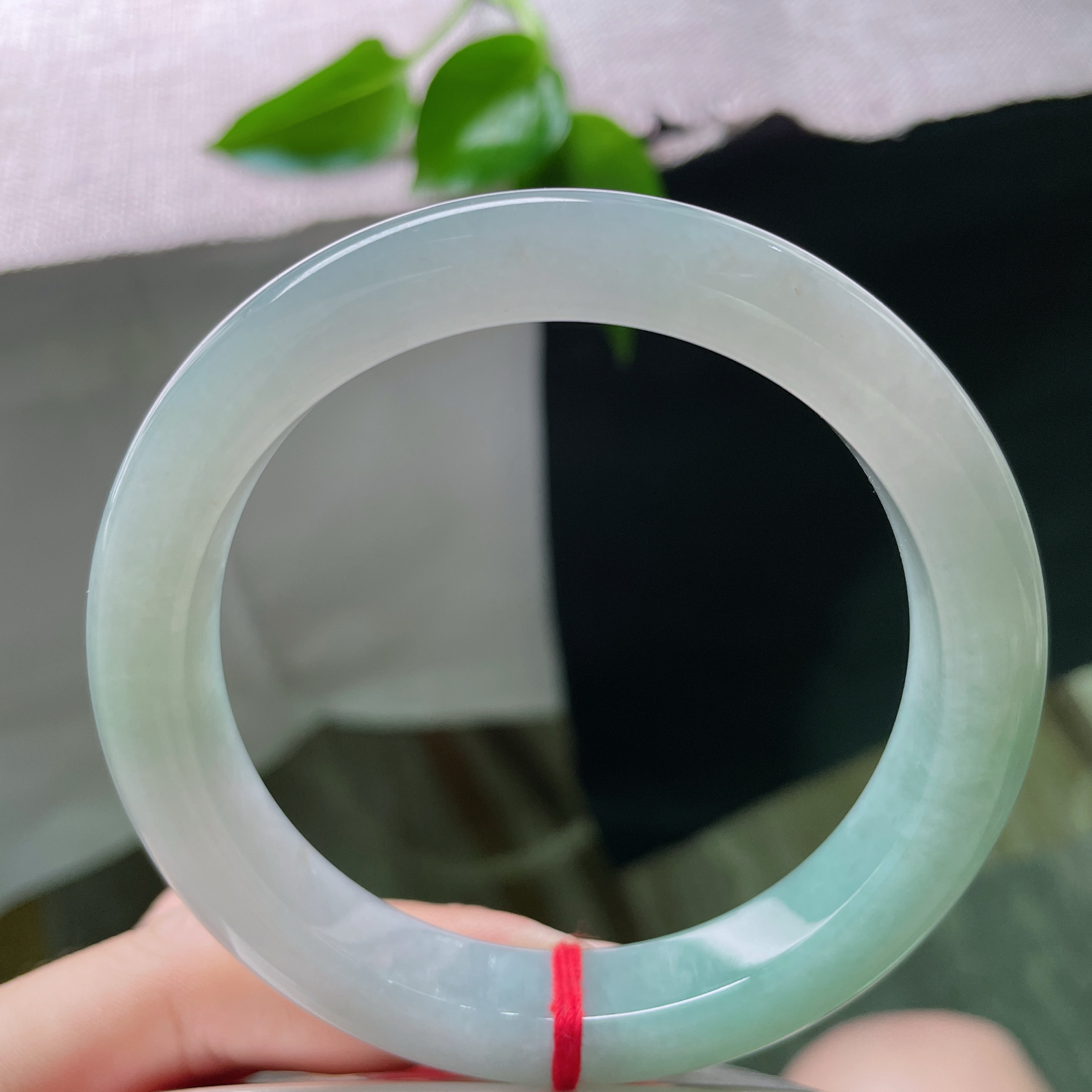 60.6/11.5/9.2，蓝底正圈，大圈口，种老，冰湖映空，蓝底生辉。无纹裂