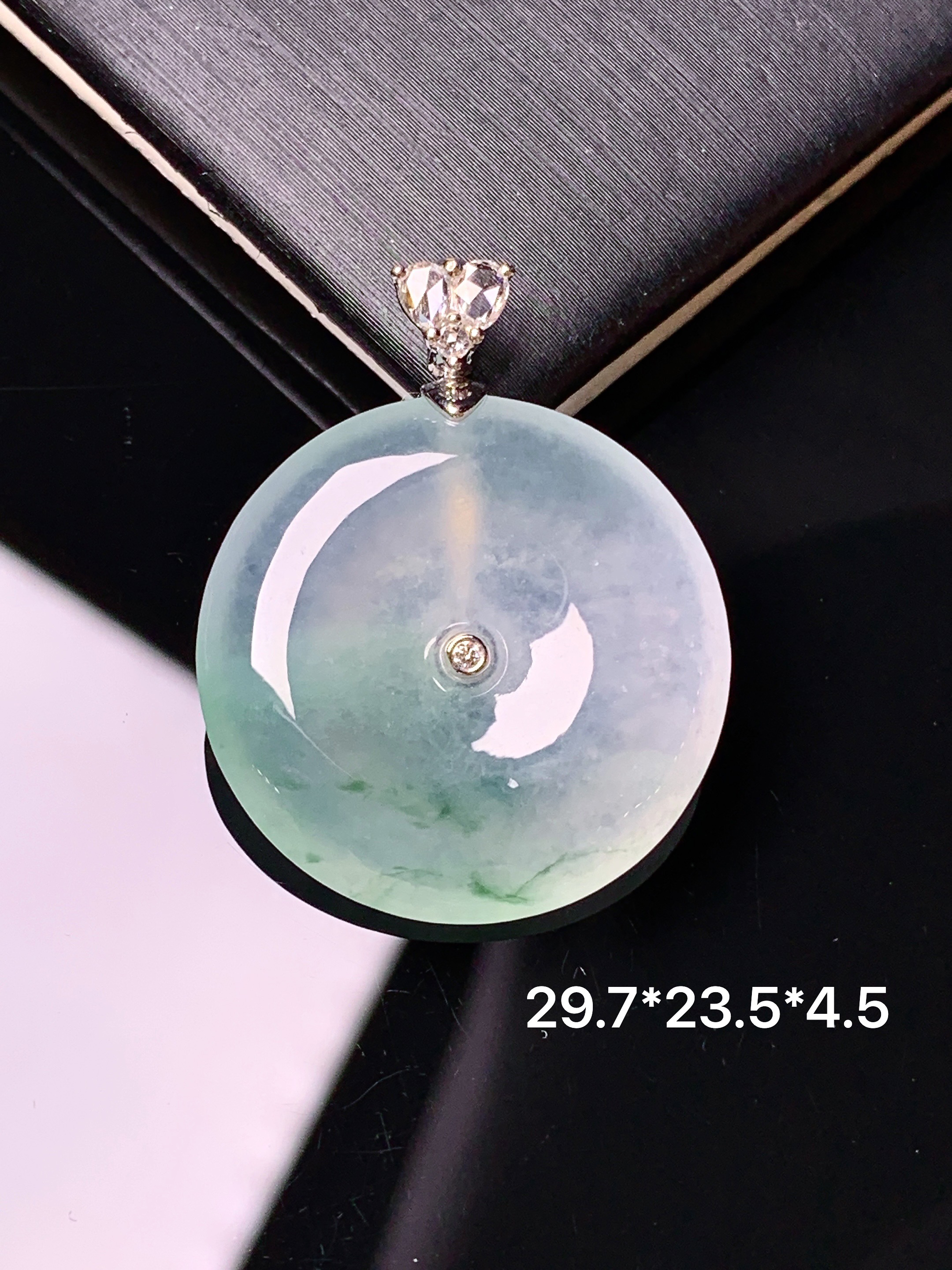18k金钻镶嵌冰种平安扣吊坠 玉质细腻 色泽艳丽清新 水润亮眼 整体尺寸29.7*23.5*4.5g2