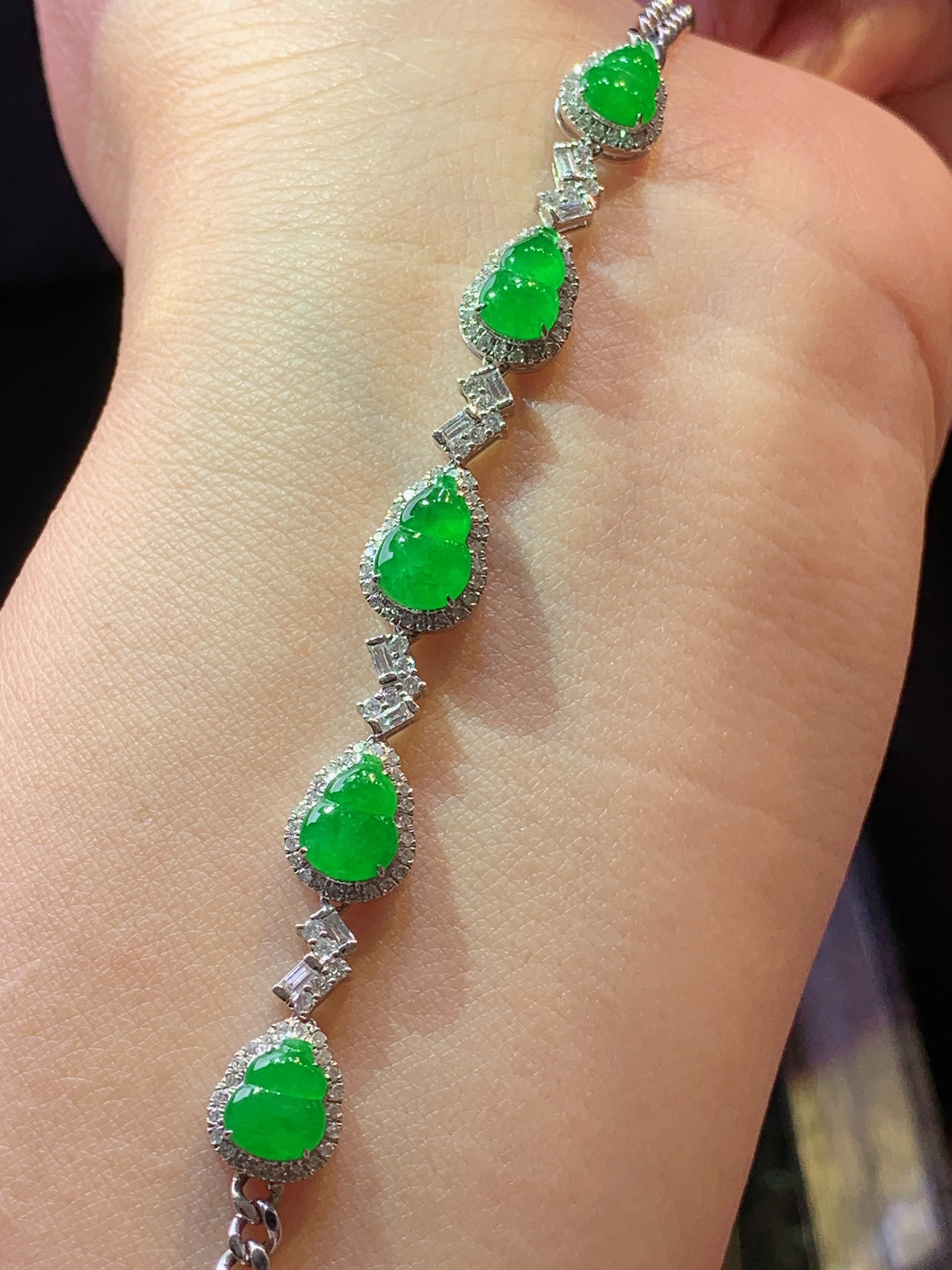 18k金钻镶嵌满绿葫芦手链 玉质细腻 色泽艳丽清新 水润亮眼 整体尺寸180*7.6*4.5m5