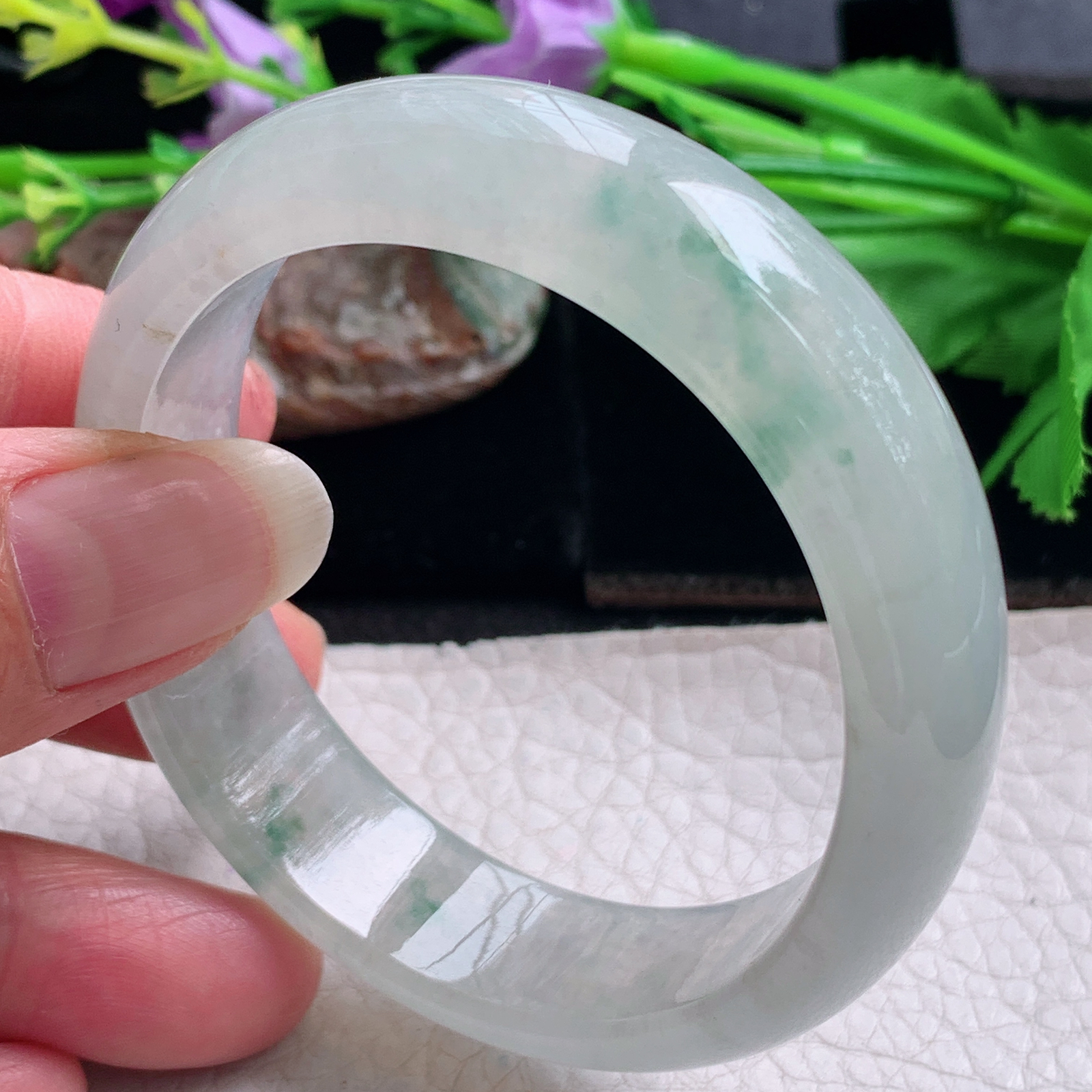 r实拍56*49*14*8.2贵妃镯 天然缅甸翡翠手镯冰飘花蛋形玉镯子