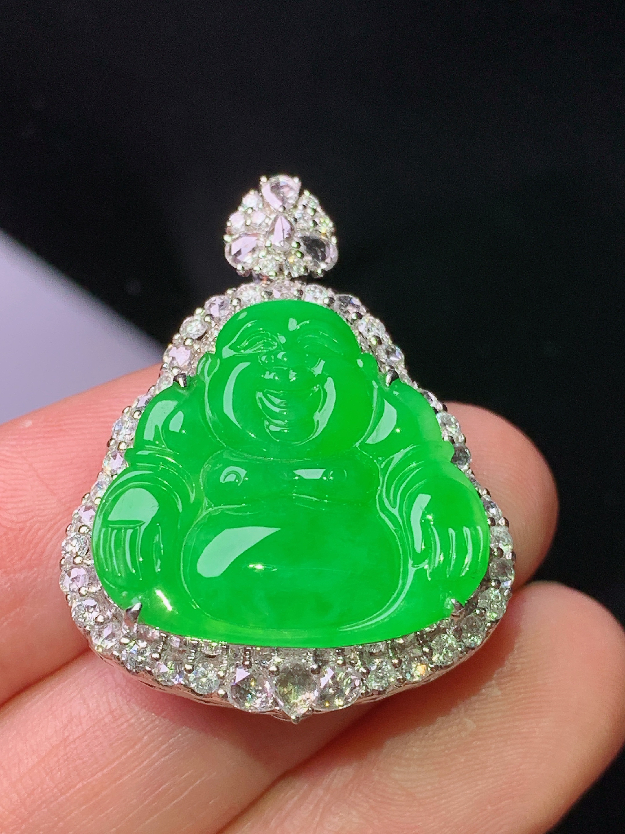 18k金钻镶嵌满绿佛公吊坠 玉质细腻 色泽艳丽清新 水润亮眼 整体尺寸32.8*27.8*10.7m5