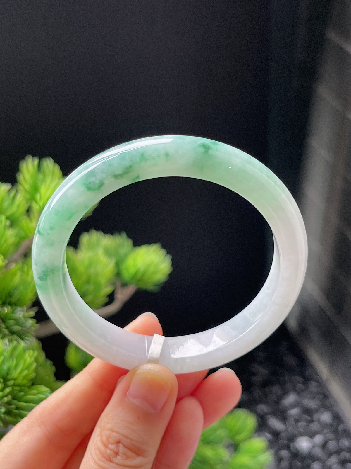 正圈54圈口，翡翠糯化种飘绿手镯