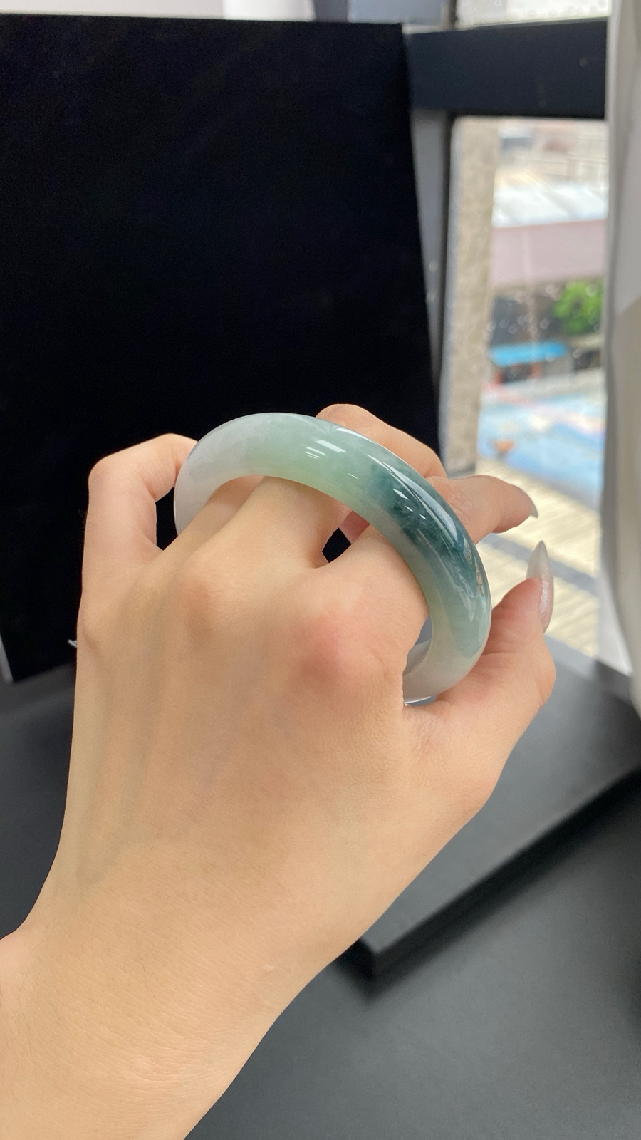 【飘蓝花手镯】
尺寸：53.7-12.5-9
自然光无滤镜，原图直出