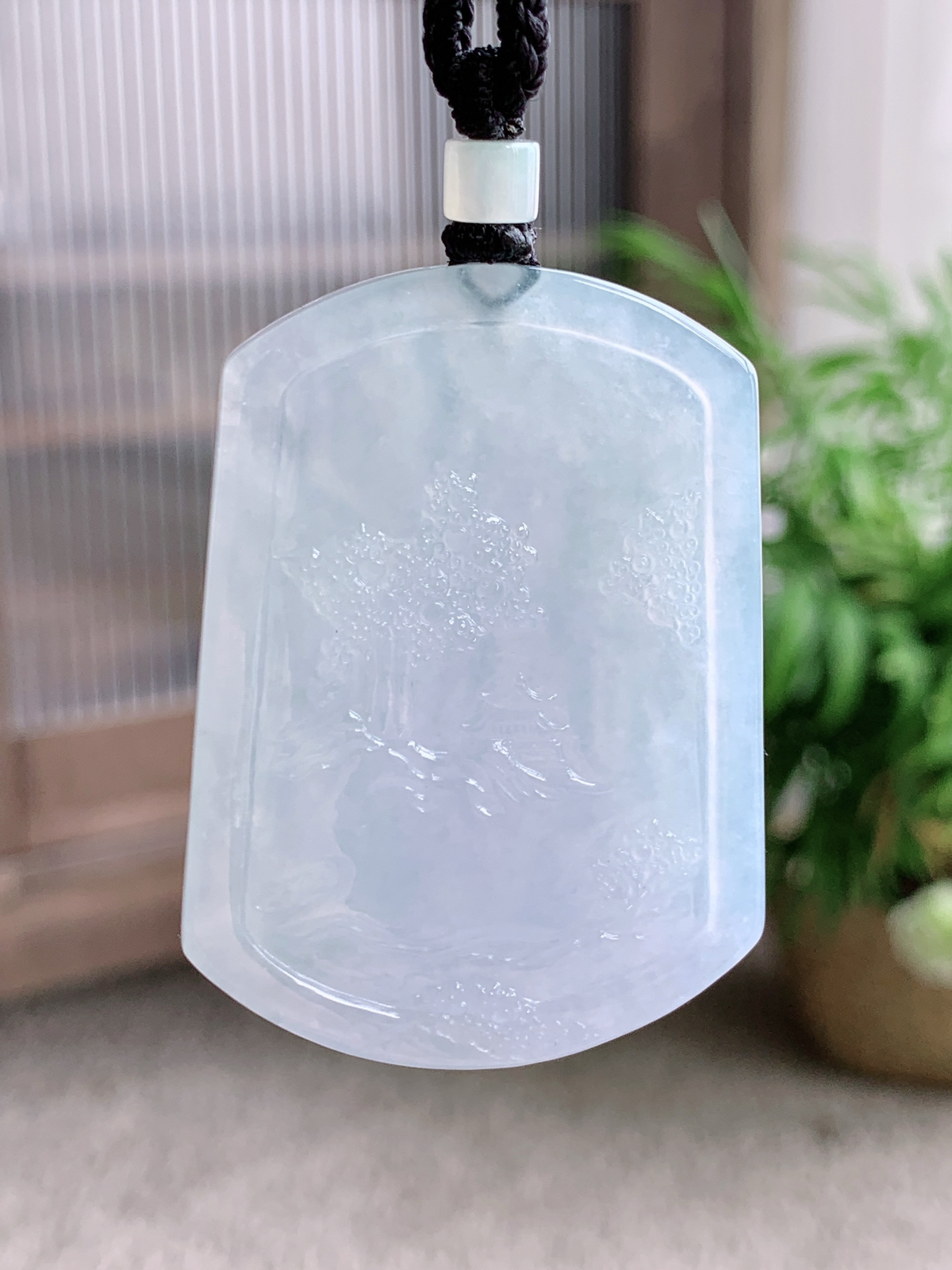 【裸石】冰山水牌大山水牌吊坠
【说明】缅料 性价比高  
【尺寸】53.5-39.7-5.7