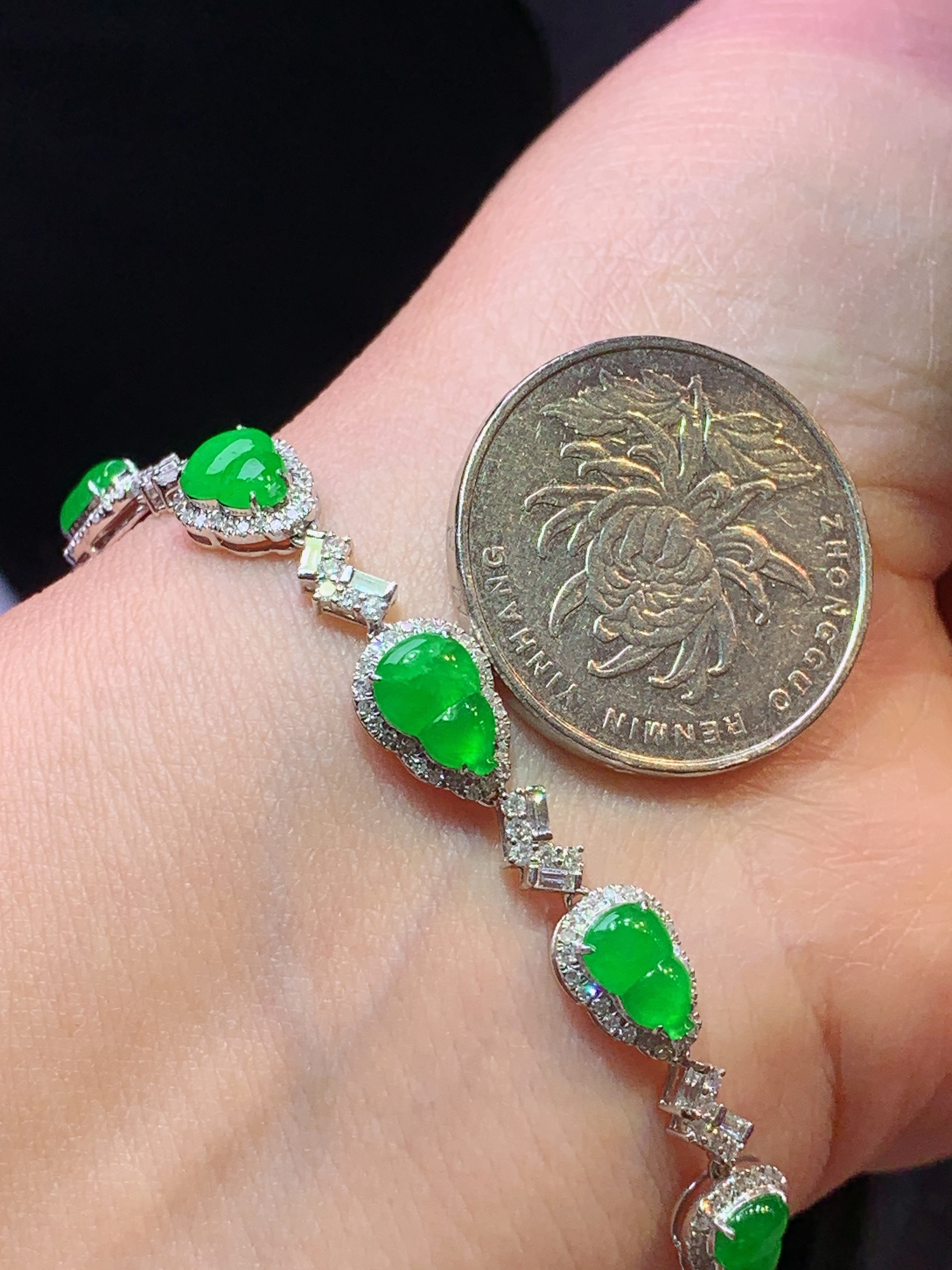 18k金钻镶嵌满绿葫芦手链 玉质细腻 色泽艳丽清新 水润亮眼 整体尺寸180*7.6*4.5m5