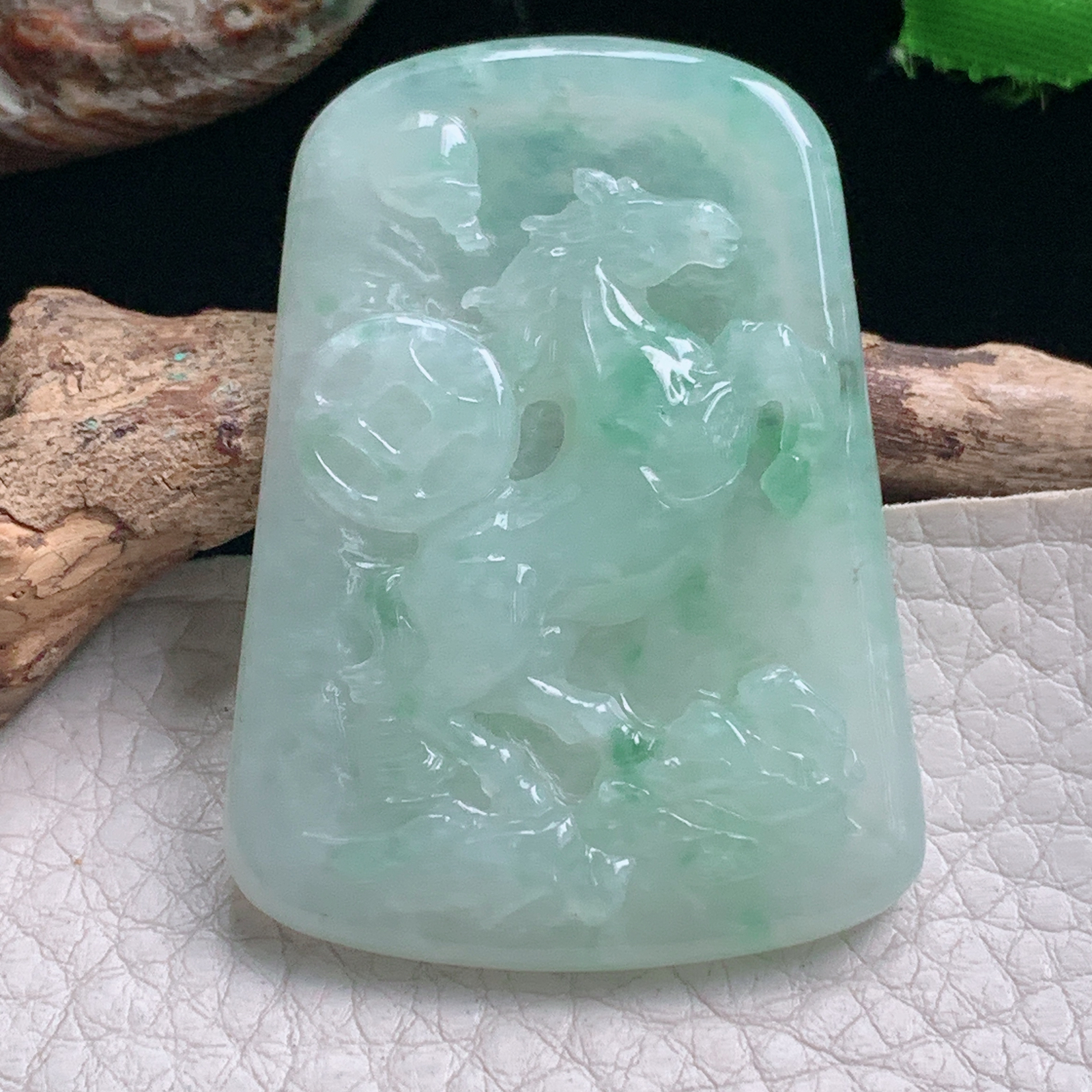 ajj实拍50*36.5*5.8缅甸翡翠水绿马上发财 生肖马玉吊坠 玉挂件