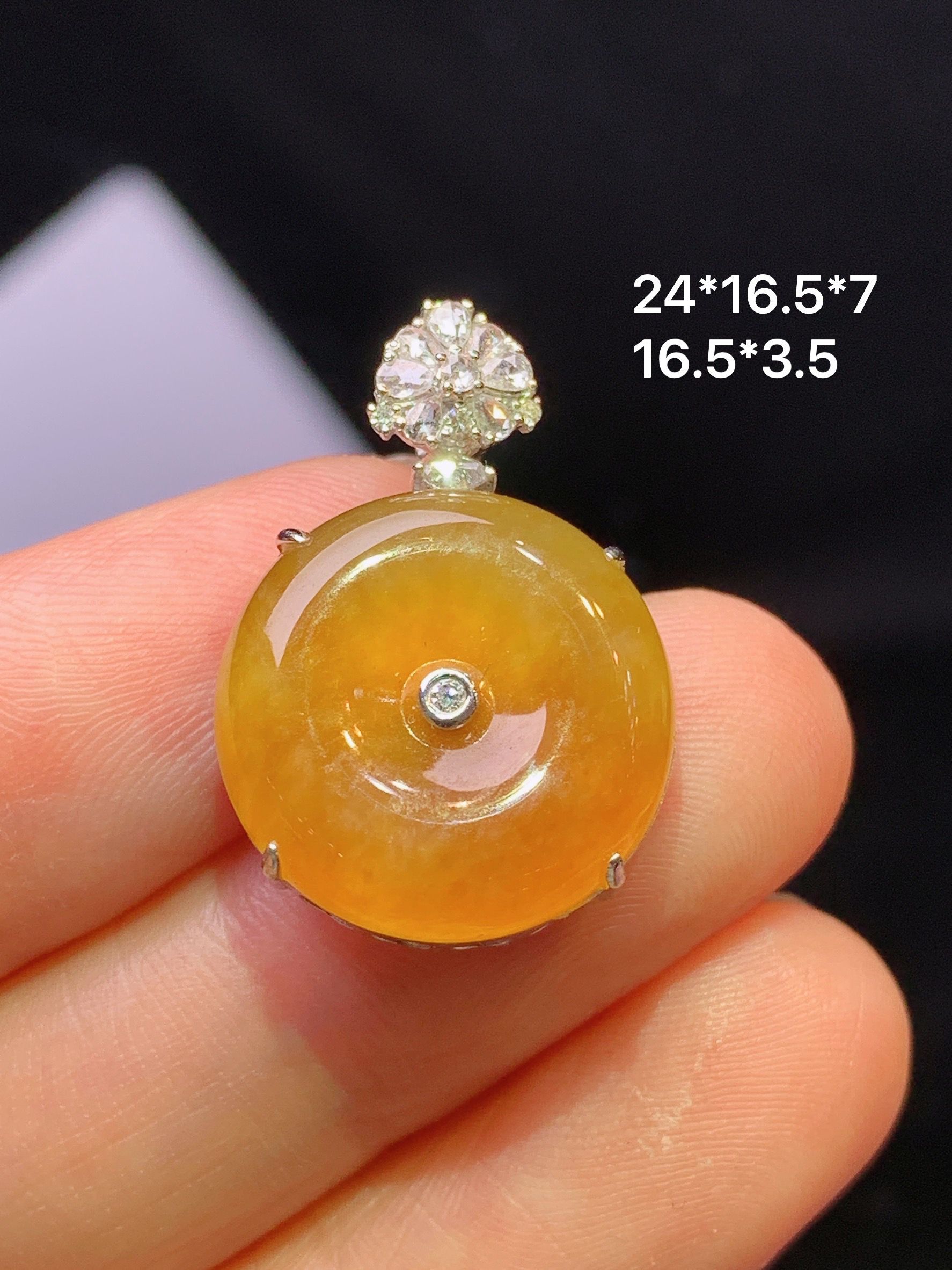 18k金钻镶嵌黄翡平安扣吊坠 玉质细腻 色泽艳丽清新 水润亮眼 整体尺寸24*16.5*7y4