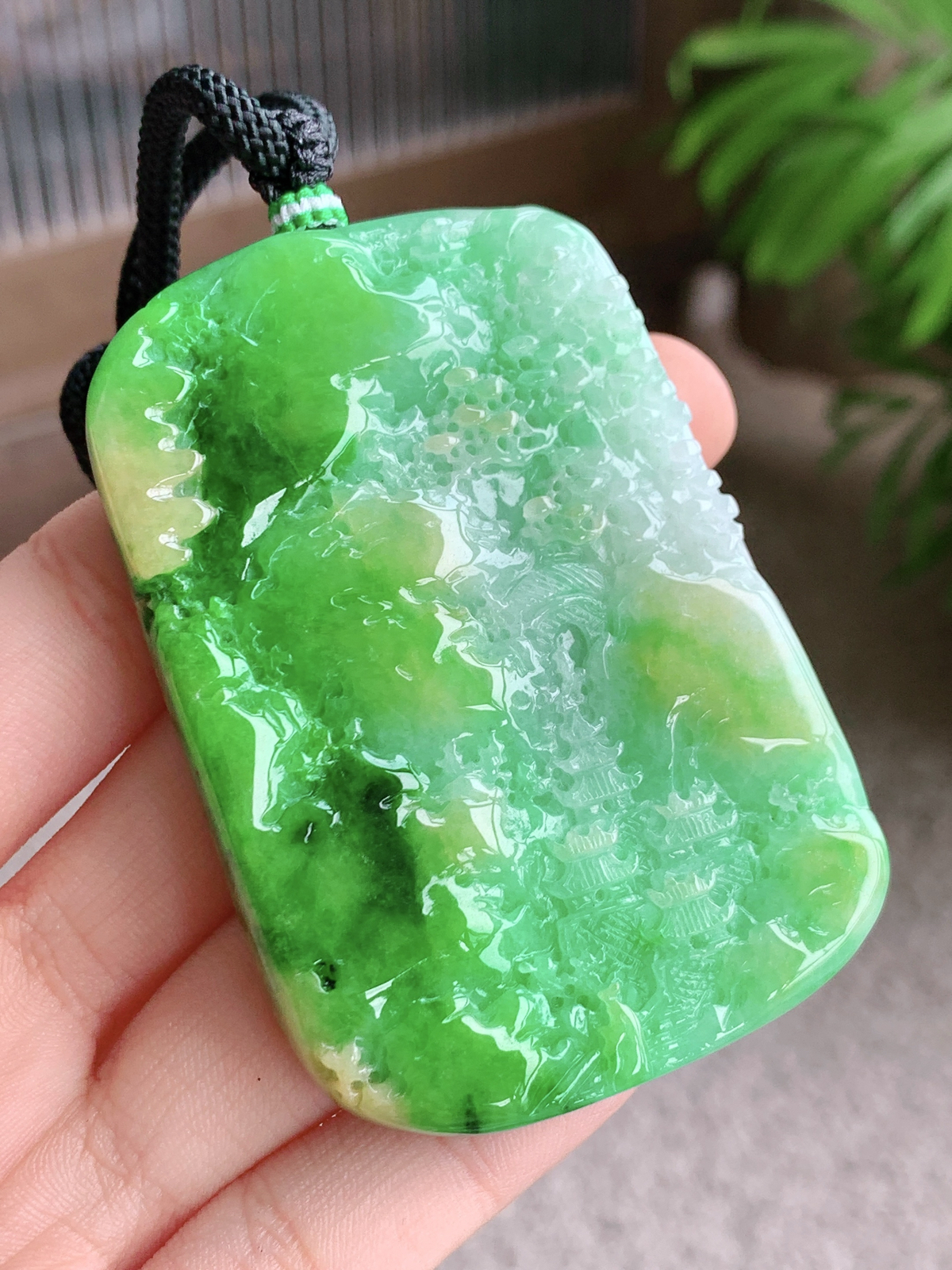 【裸石】冰黄加绿山水牌大山水牌吊坠
【说明】缅料 性价比高  
【尺寸】66.6-46.2-9.5