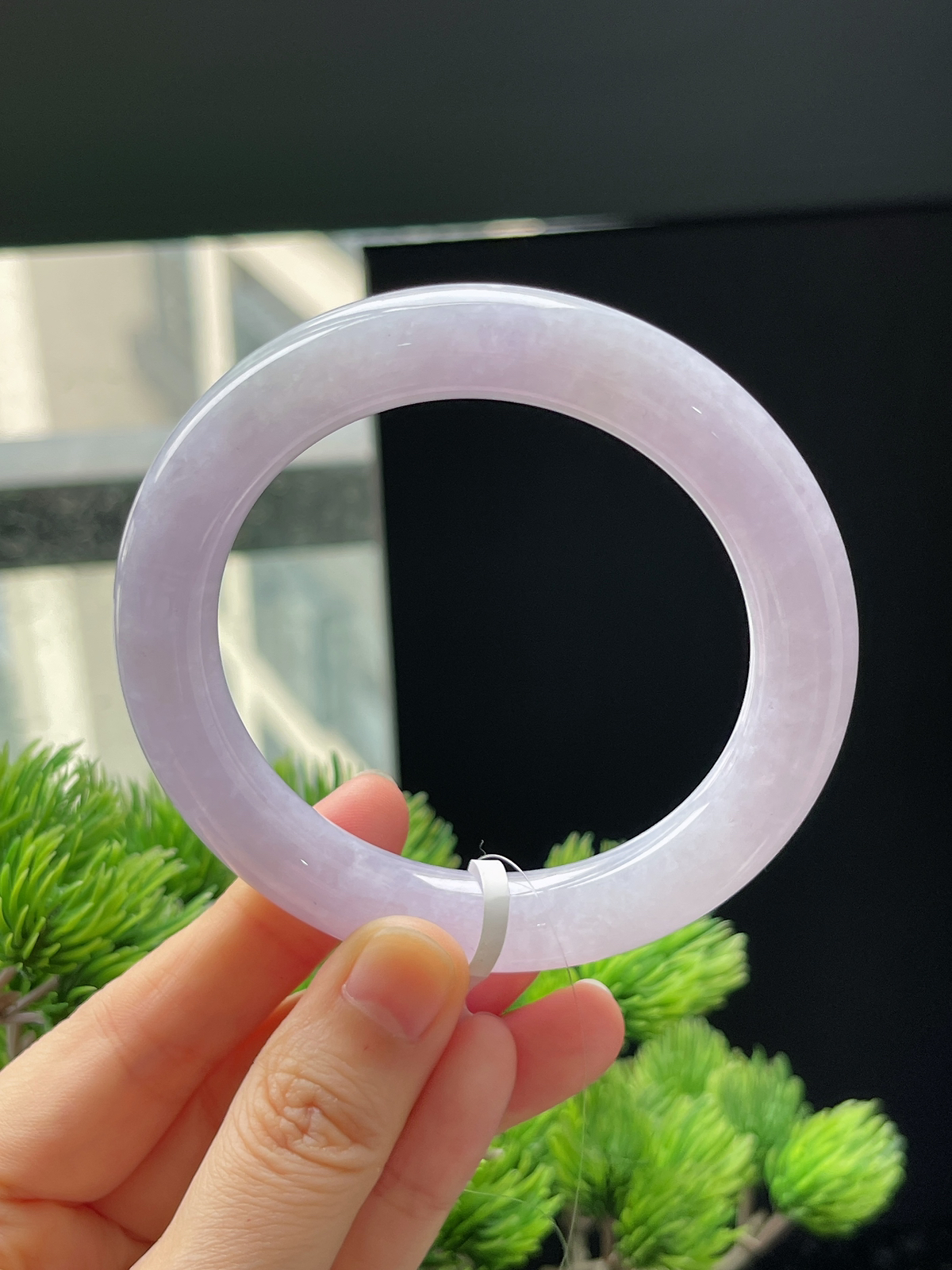 圆镯56.5圈口，翡翠糯化种淡紫色手镯