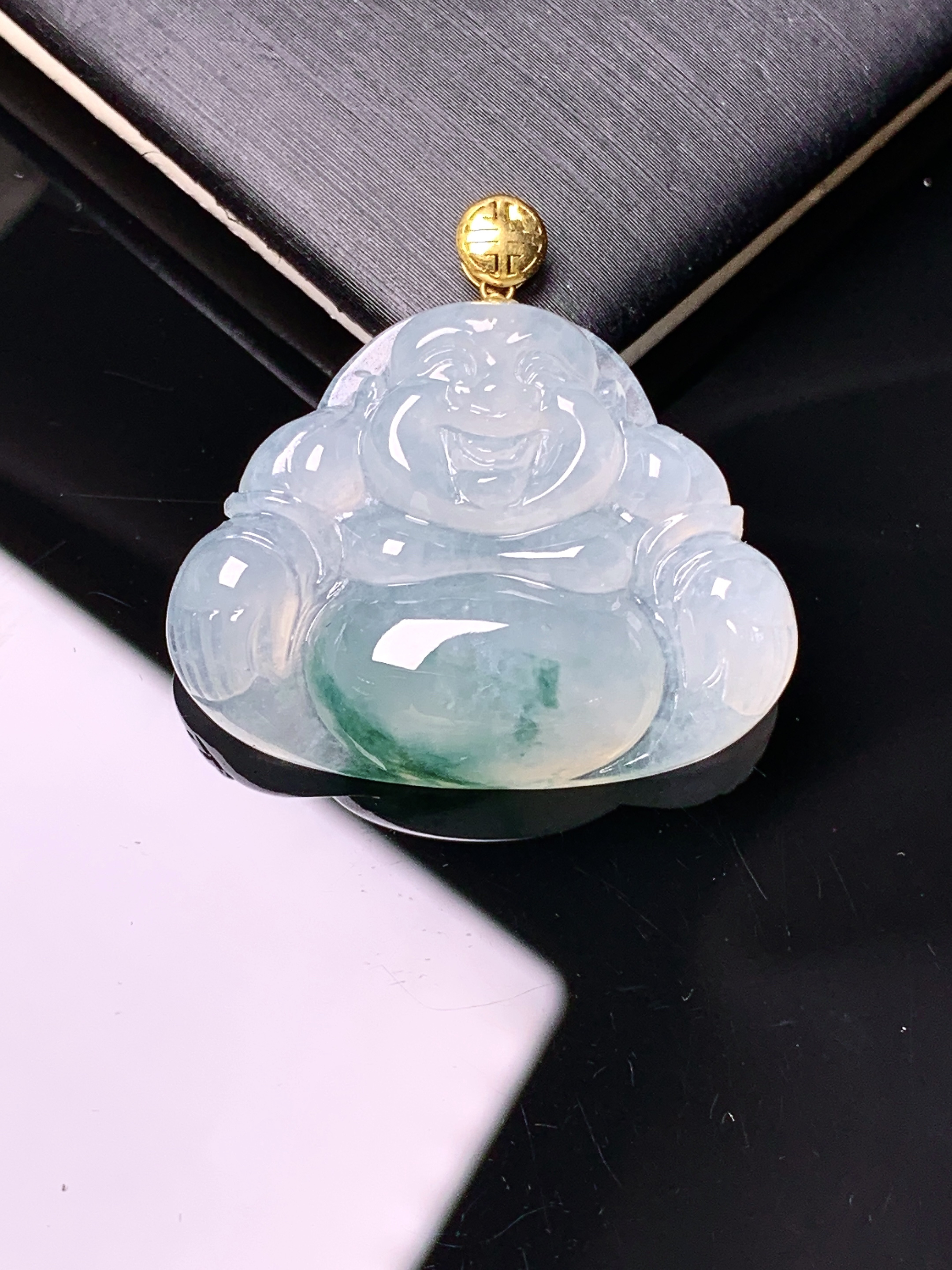 18k金镶嵌飘绿佛公吊坠 玉质细腻 色泽艳丽清新 水润亮眼 整体尺寸27.3*29*6.5m1