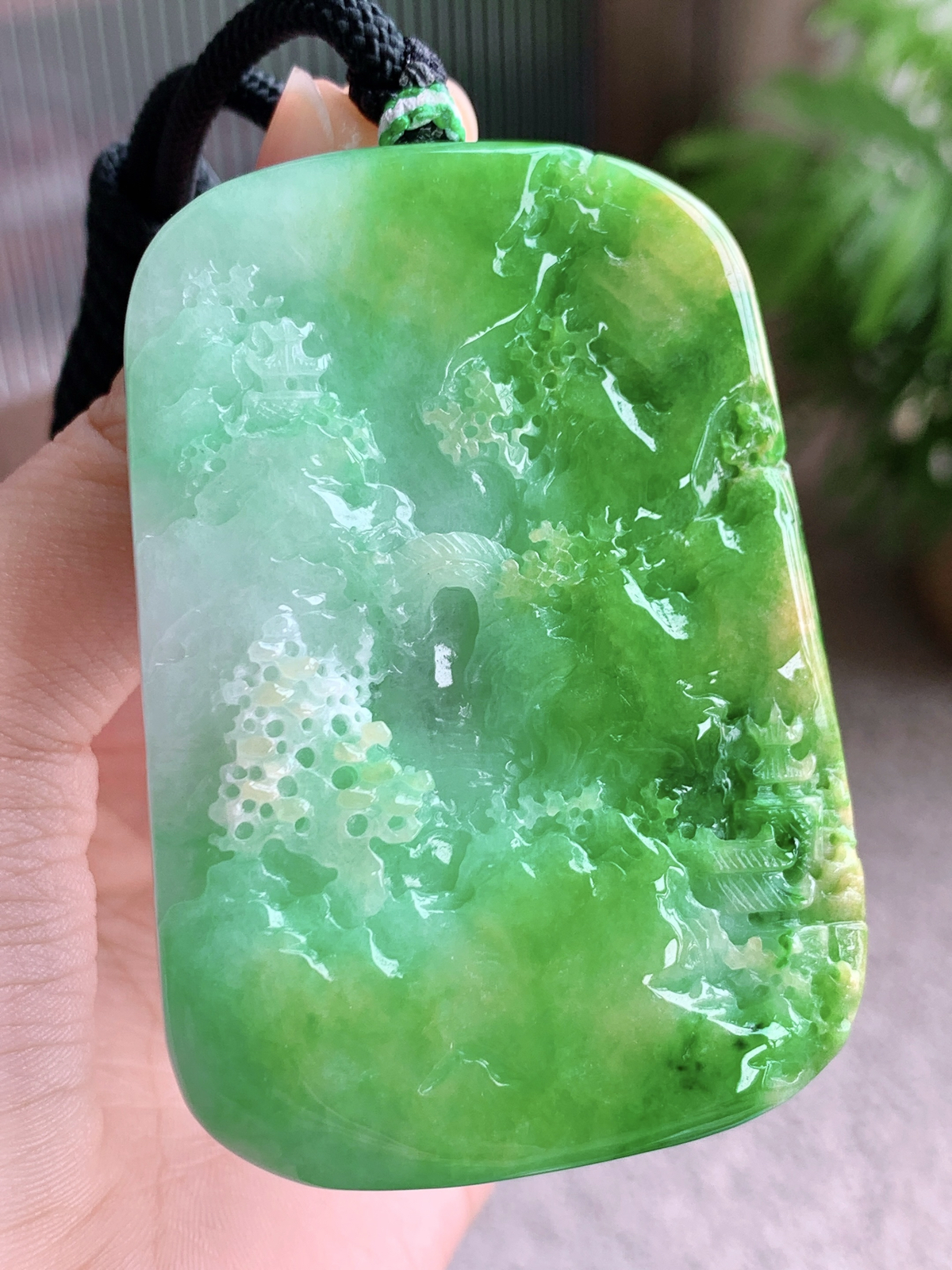 【裸石】冰黄加绿山水牌大山水牌吊坠
【说明】缅料 性价比高  
【尺寸】66.6-46.2-9.5