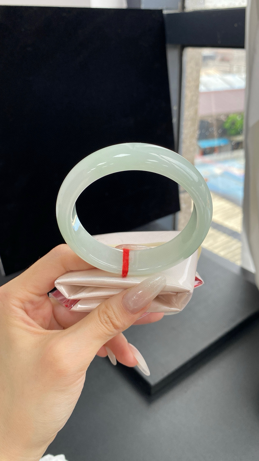 【晴底宽版正圈手镯】
尺寸：57.8-15.6-8.4
自然光无滤镜，原图直出