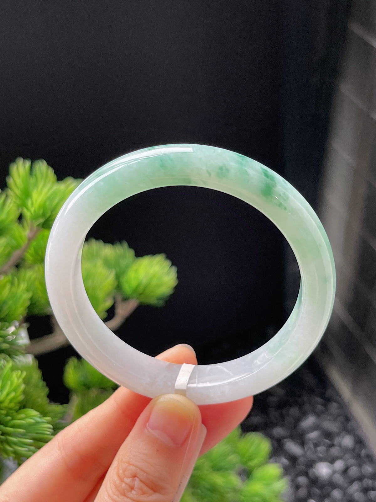 正圈54圈口，翡翠糯化种飘绿手镯