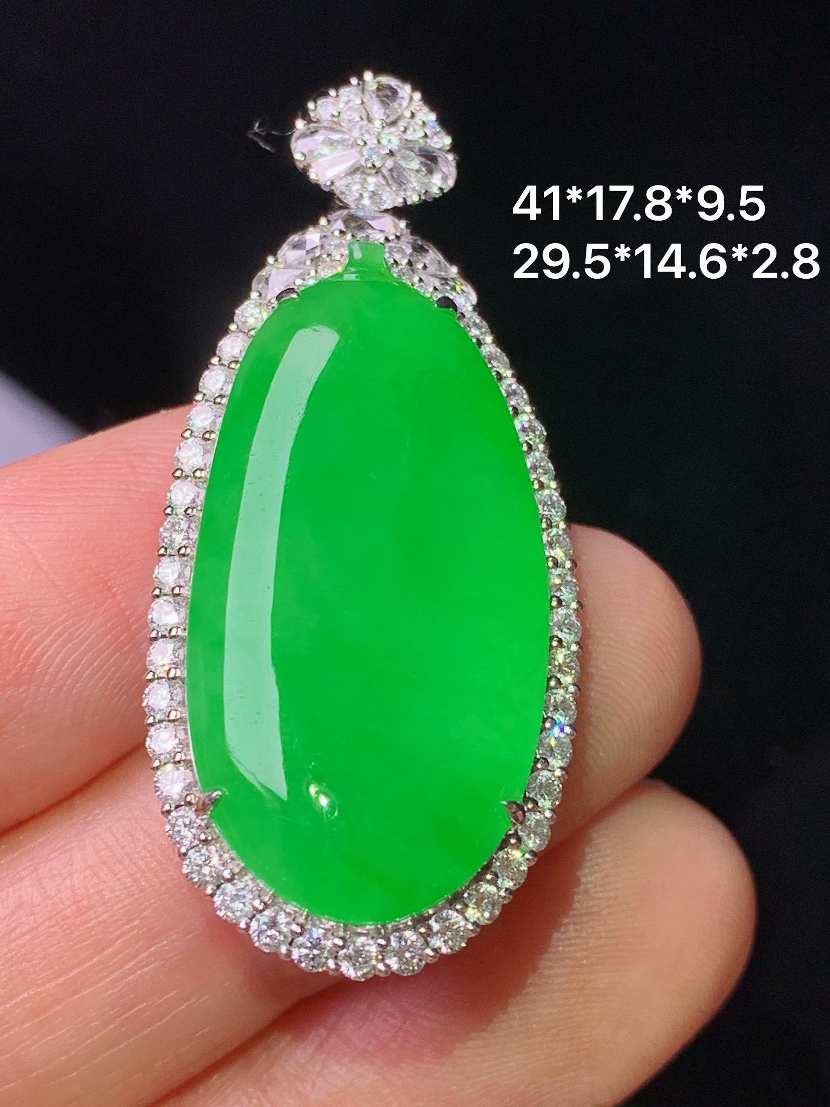 18k金钻镶嵌满绿福瓜吊坠 玉质细腻 色泽艳丽清新 水润亮眼 整体尺寸41*17.8*9.5m5