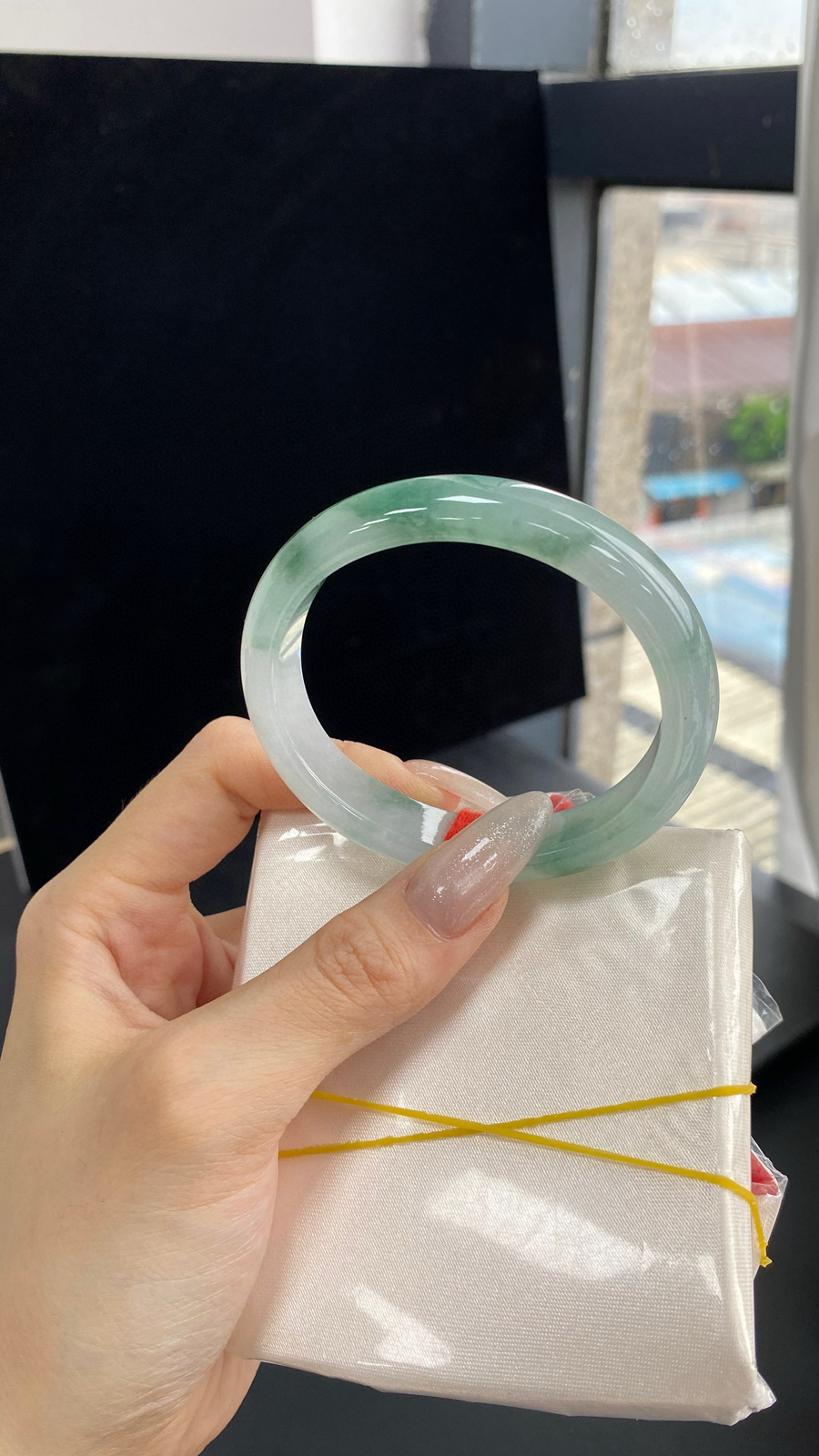 【冰飘花贵妃手镯】
尺寸：55.3-4.8-12-7.3
自然光无滤镜，原图直出