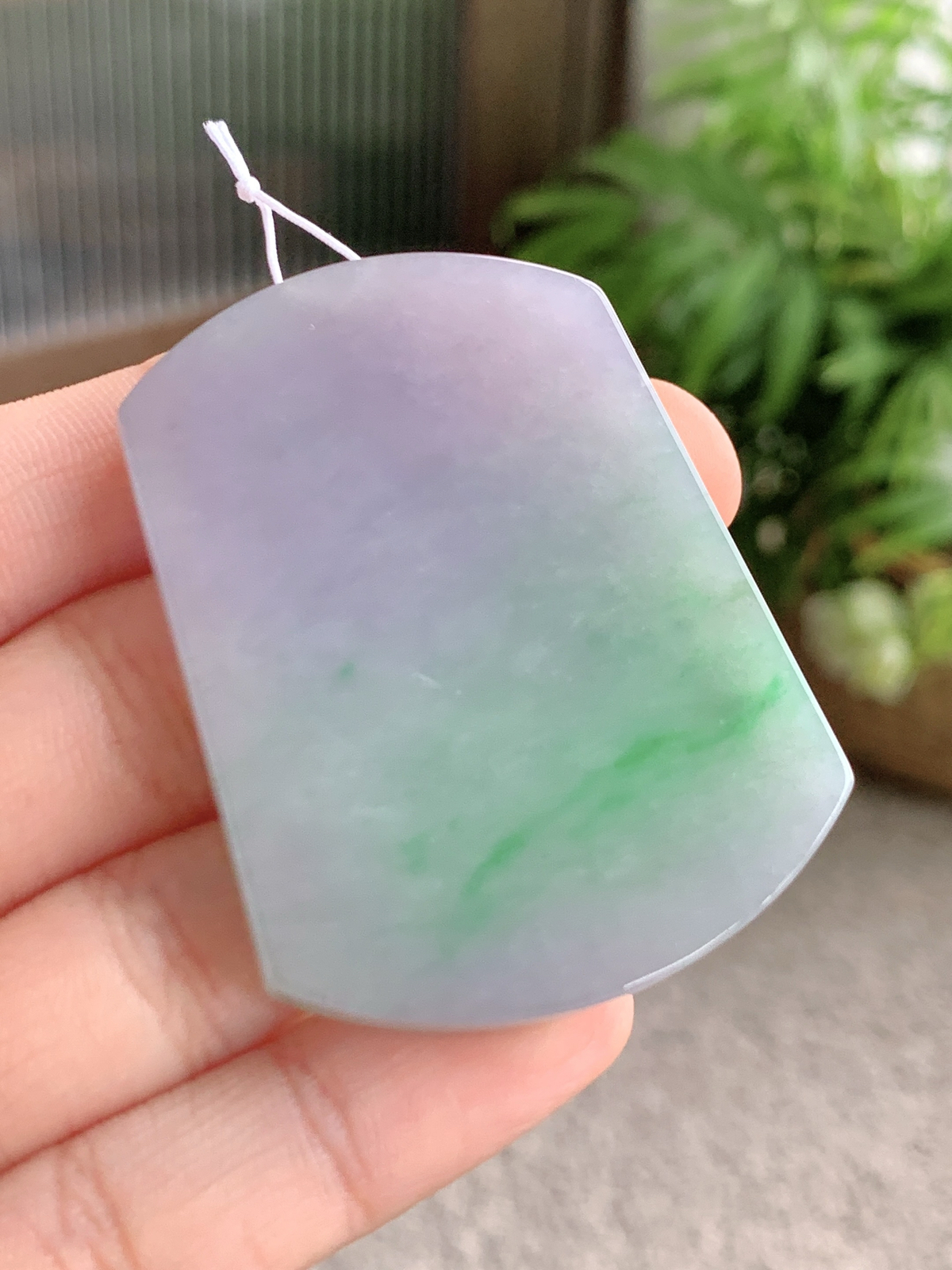 【裸石】冰春彩无事牌吊坠
【说明】缅料 性价比高  
【尺寸】50.4-38.2-5.2