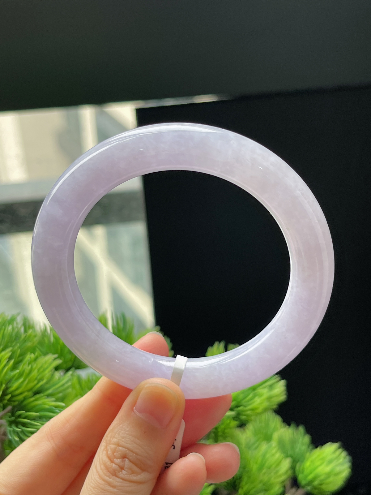 圆镯56.5圈口，翡翠糯化种淡紫色手镯