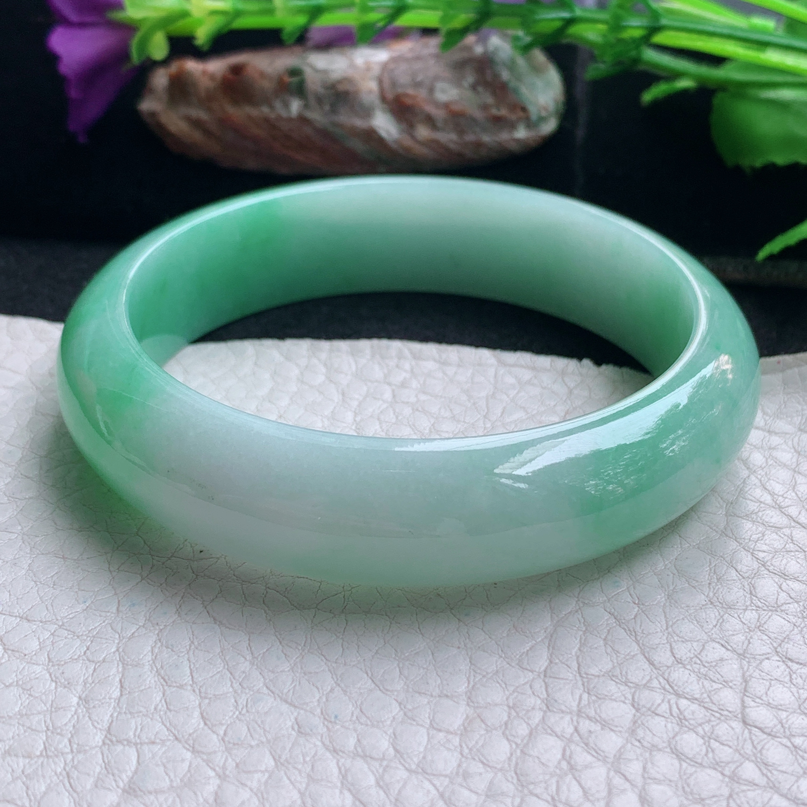 js实拍59*15*8招财轮胎镯 天然缅甸翡翠手镯辣绿胶感正圈玉镯子