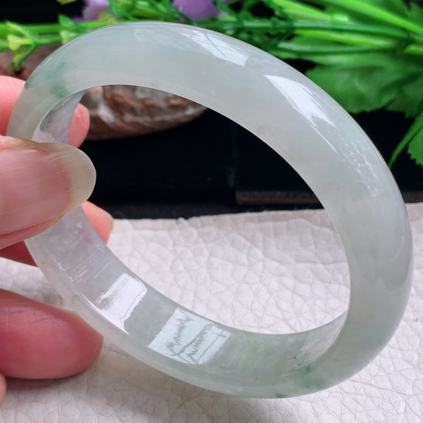 r实拍56*49*14*8.2贵妃镯 天然缅甸翡翠手镯冰飘花蛋形玉镯子