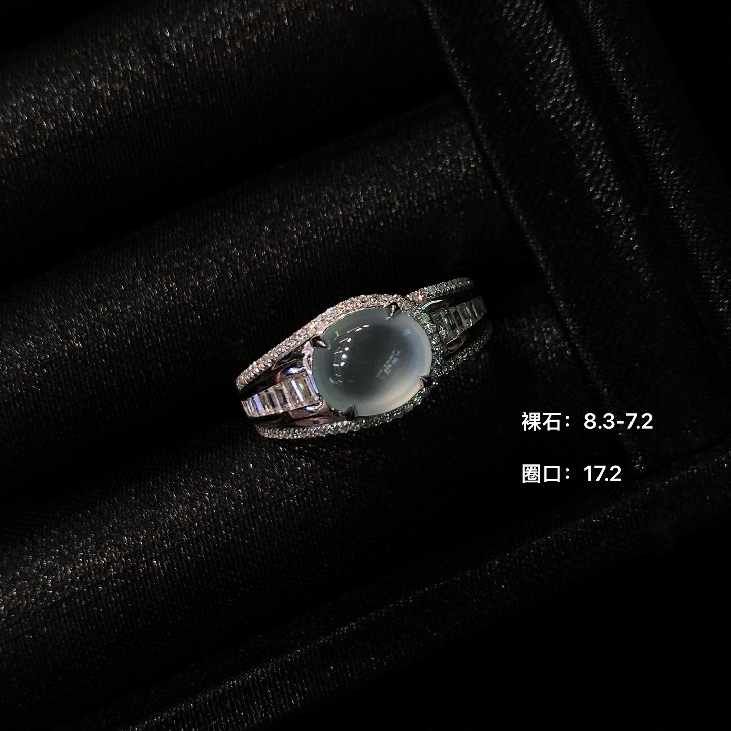 高冰蛋面戒指 
冰纯饱满，温润起光，纯净无暇
18k金镶嵌，佩戴优雅精致
尺寸如图一  实物更美