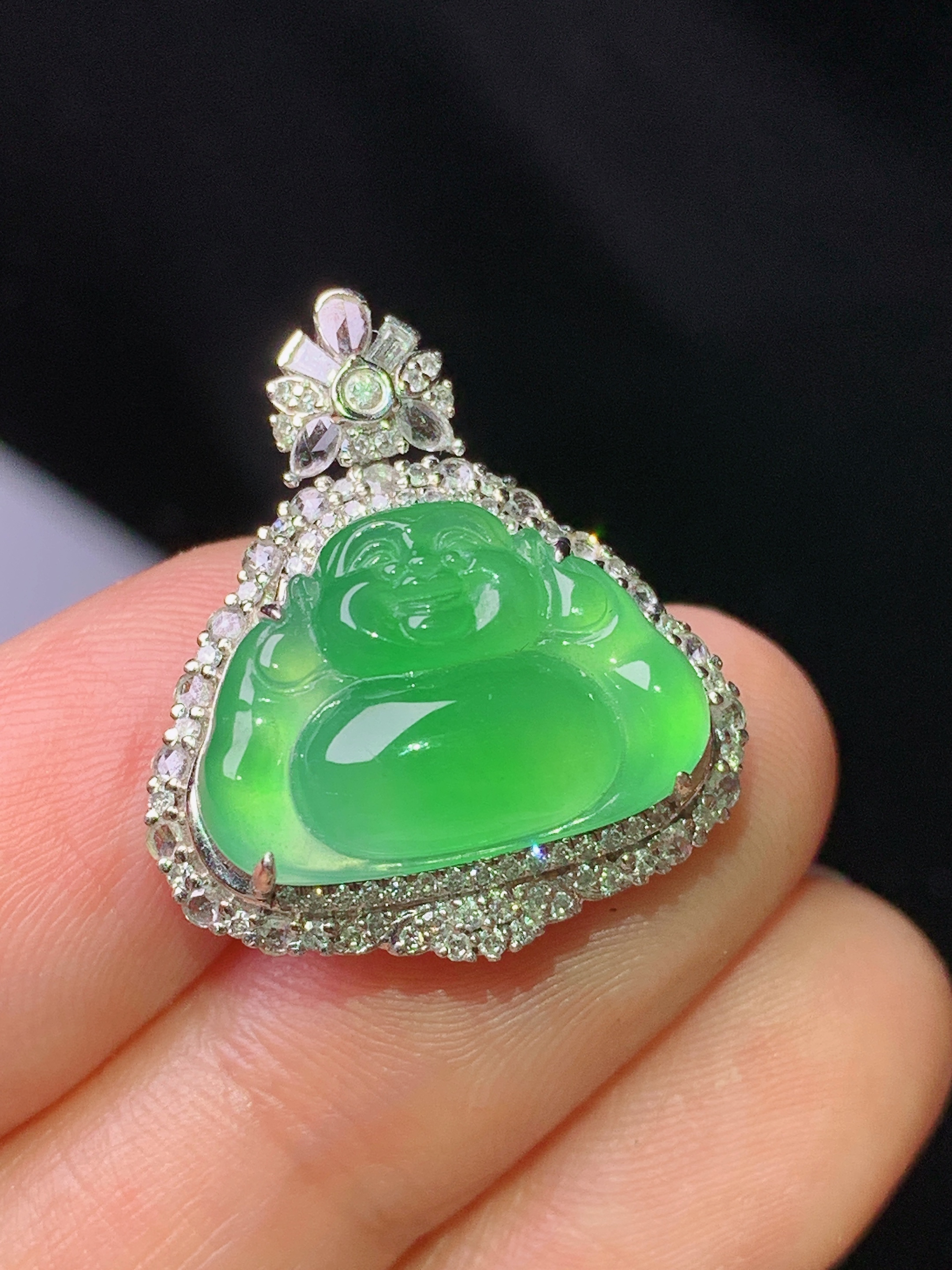 18k金钻镶嵌满绿佛公吊坠 玉质细腻 色泽艳丽清新 水润亮眼 整体尺寸23*20.2*10.5g2
