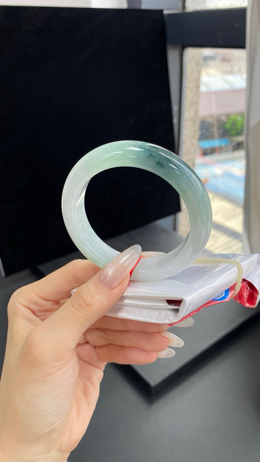 【飘蓝花手镯】
尺寸：53.7-12.5-9
自然光无滤镜，原图直出