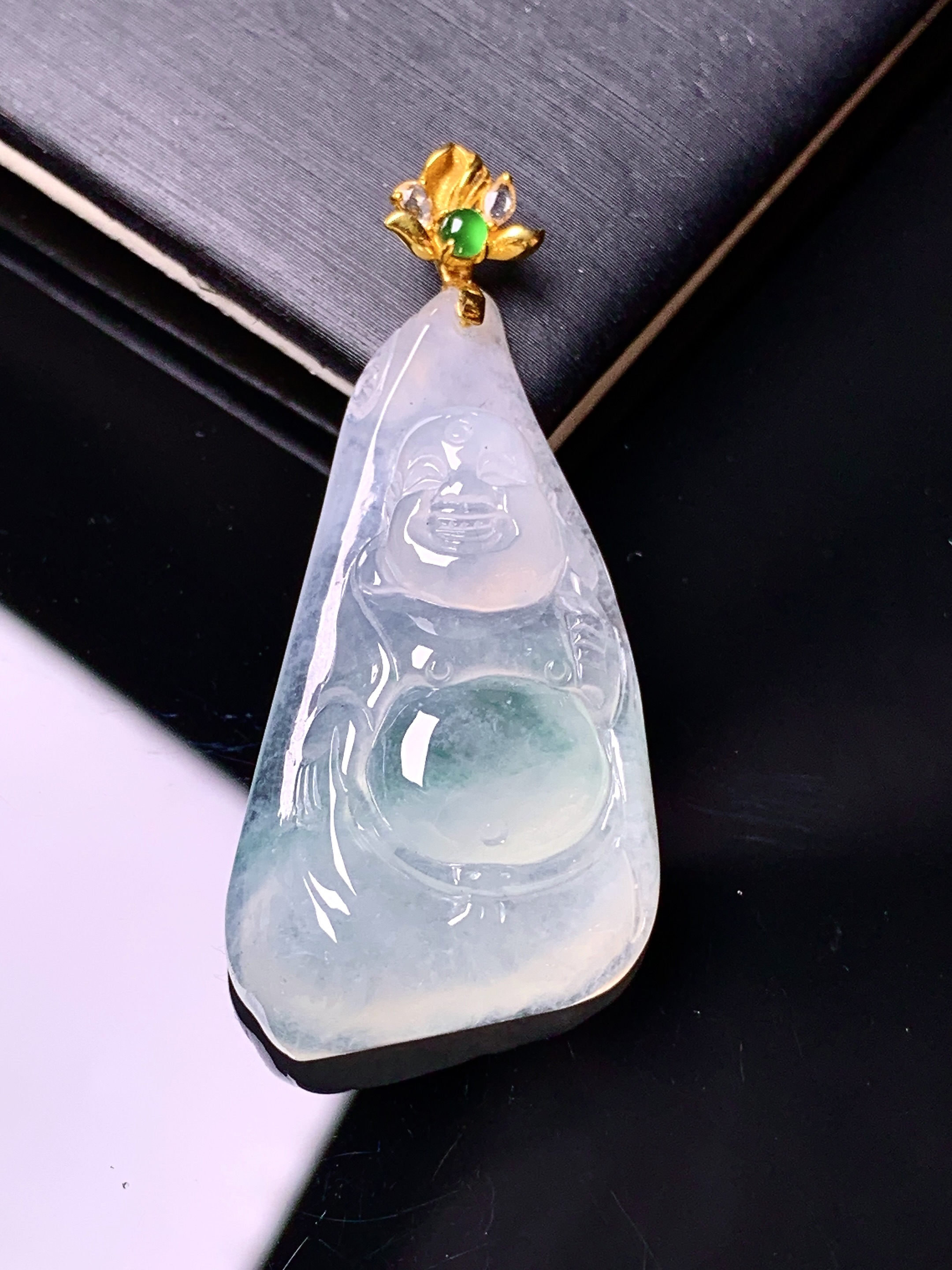 18k金镶嵌冰种佛公吊坠 玉质细腻 色泽艳丽清新 水润亮眼 整体尺寸44.2*19.7*6.8e1