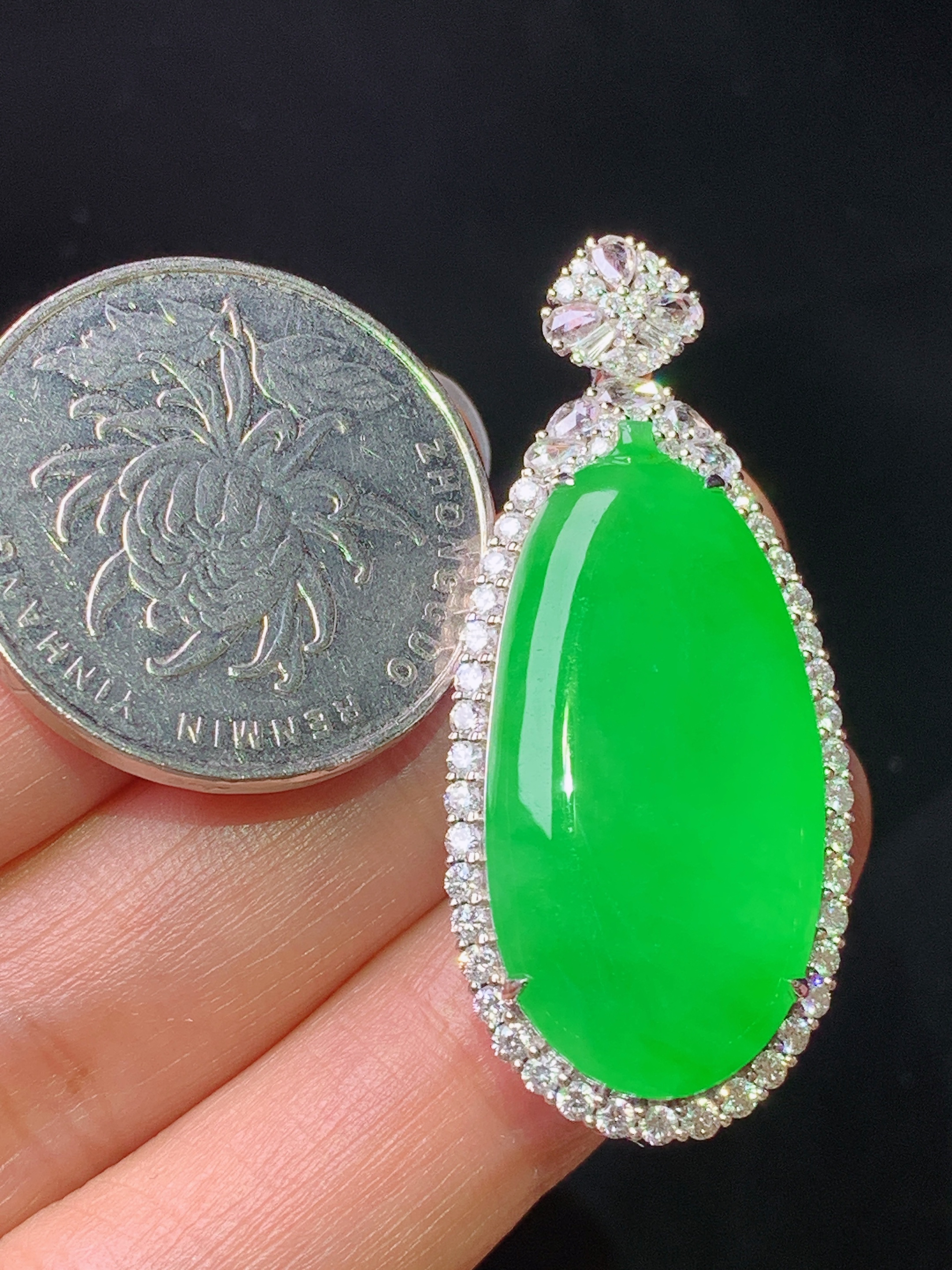 18k金钻镶嵌满绿福瓜吊坠 玉质细腻 色泽艳丽清新 水润亮眼 整体尺寸41*17.8*9.5m5