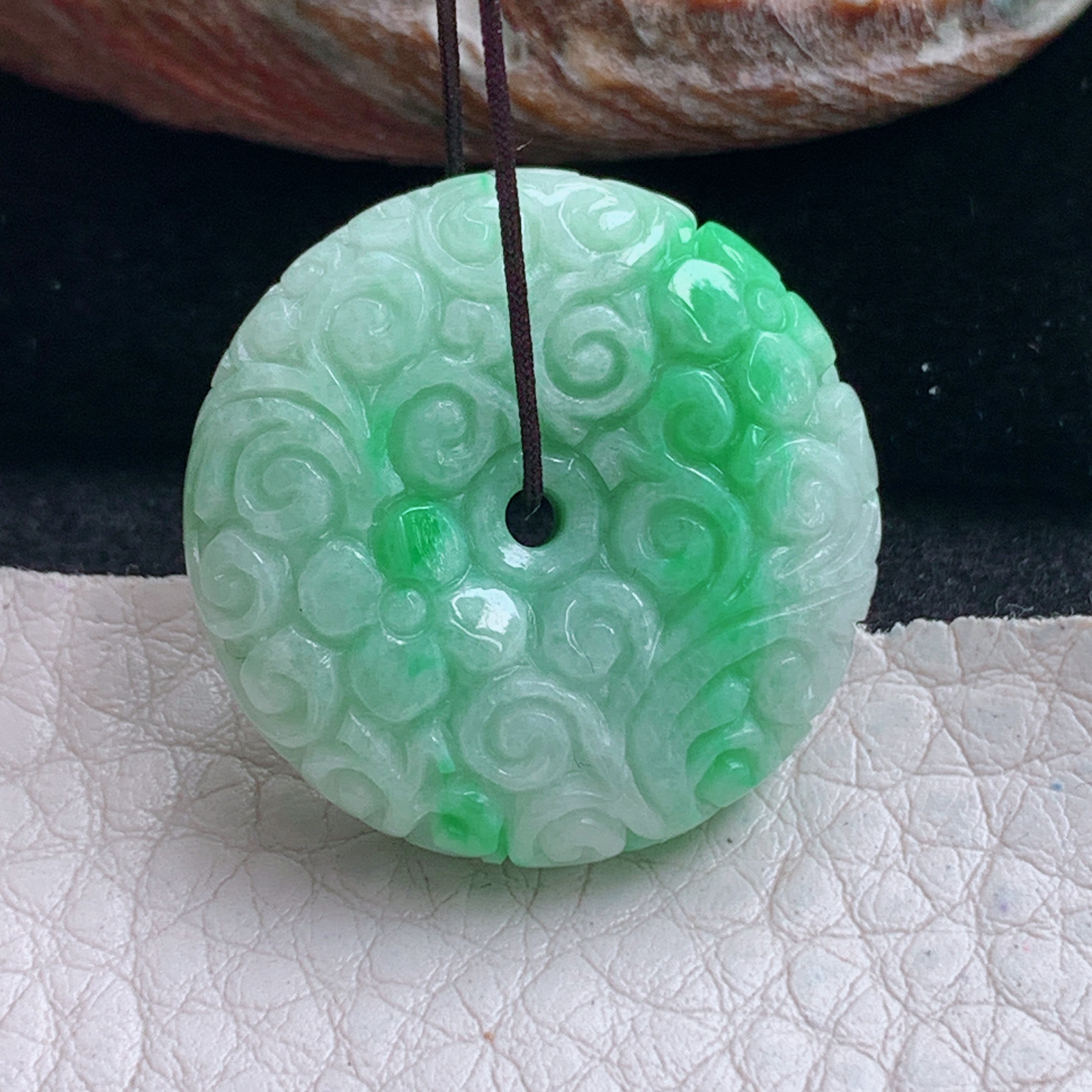 py实拍25*7.8缅甸翡翠飘绿平安扣 玉扣玉吊坠 玉挂件