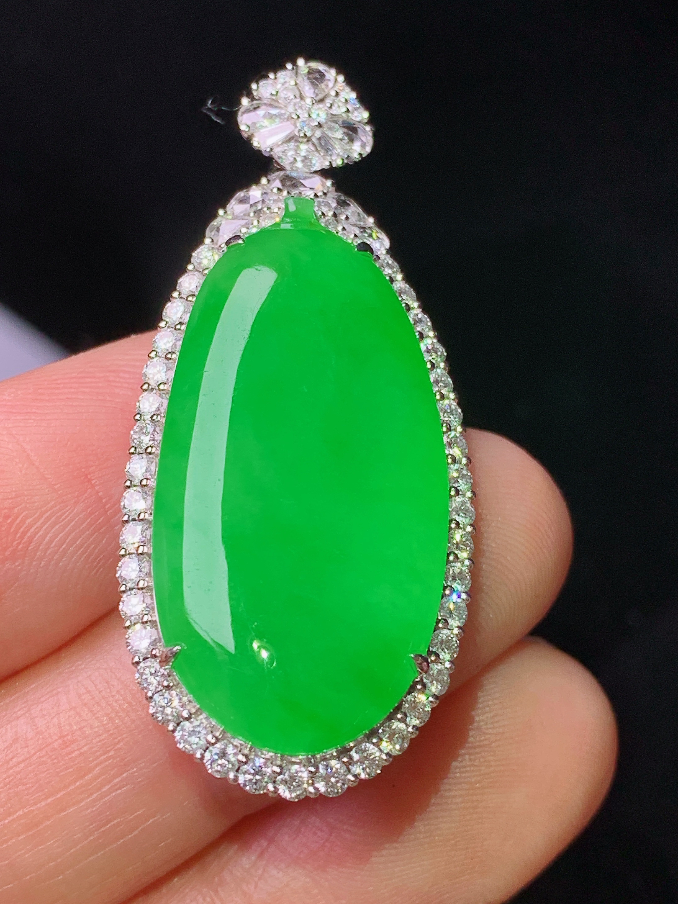 18k金钻镶嵌满绿福瓜吊坠 玉质细腻 色泽艳丽清新 水润亮眼 整体尺寸41*17.8*9.5m5