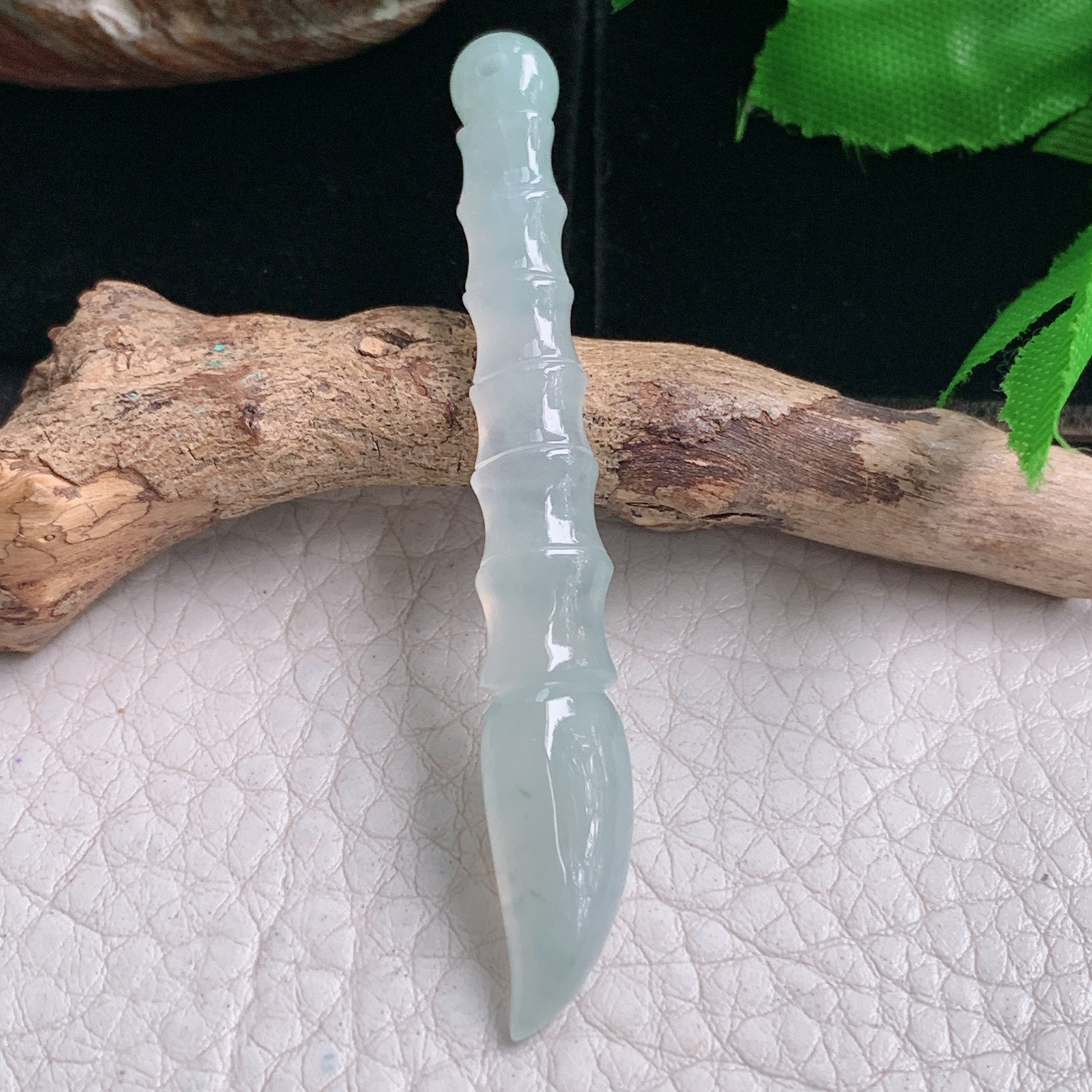 ajj实拍61*9*6.3缅甸翡翠冰种金榜题名 清秀水灵毛笔玉吊坠 玉挂件