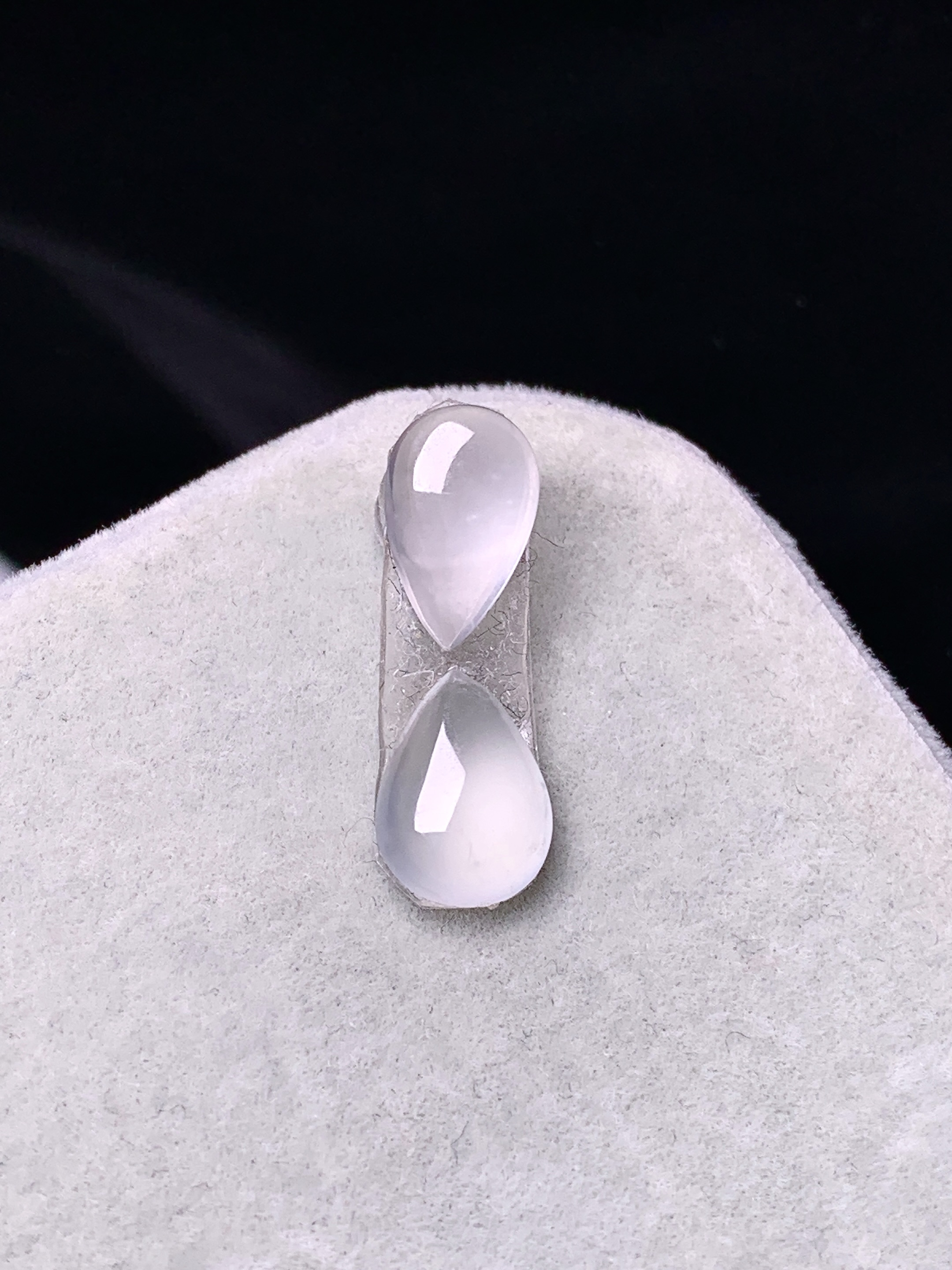 镶嵌款 冰种水滴一对 玉质细腻 色泽艳丽清新 水润亮眼 整体尺寸10*6.3*3j3