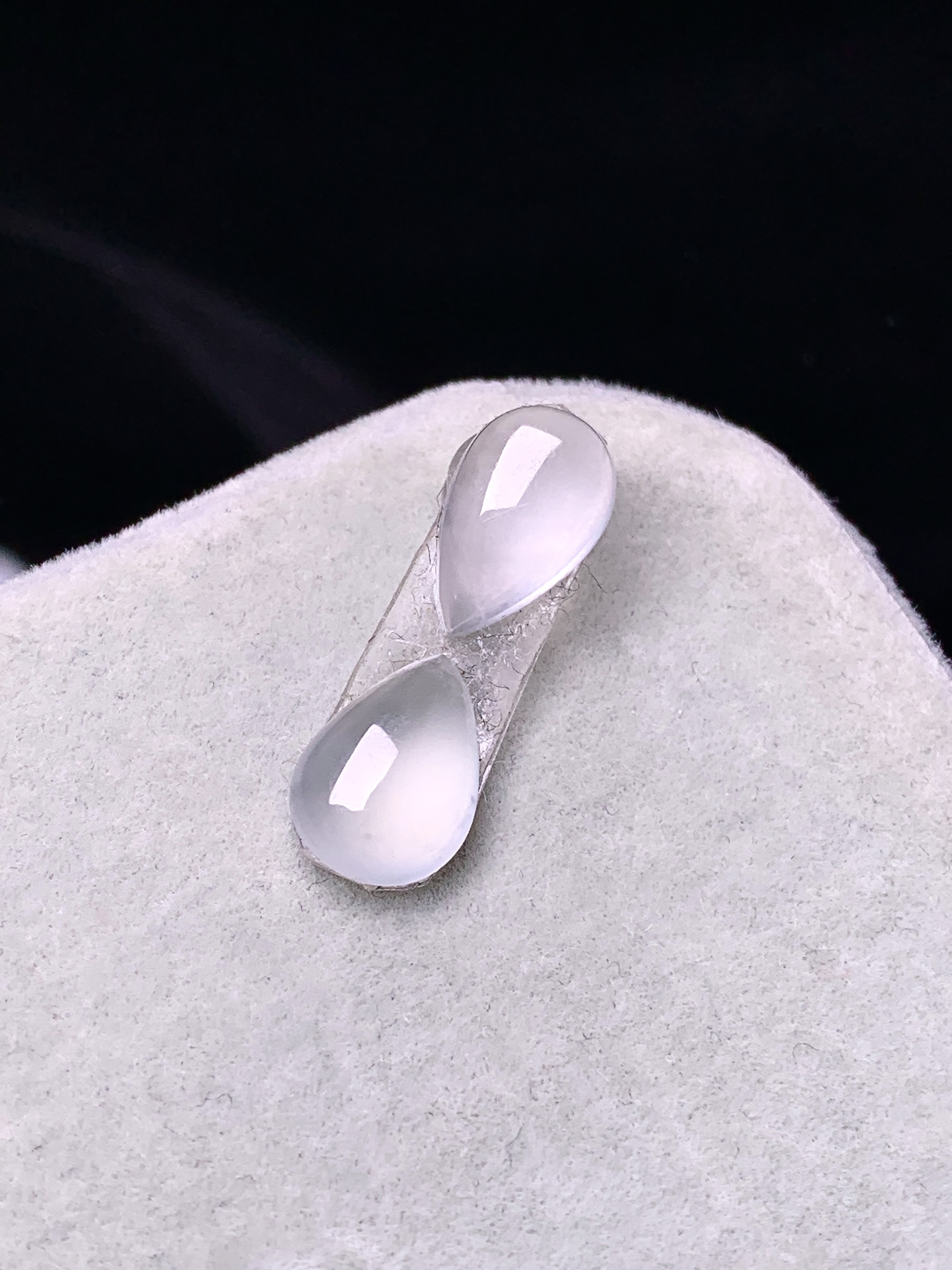 镶嵌款 冰种水滴一对 玉质细腻 色泽艳丽清新 水润亮眼 整体尺寸10*6.3*3j3