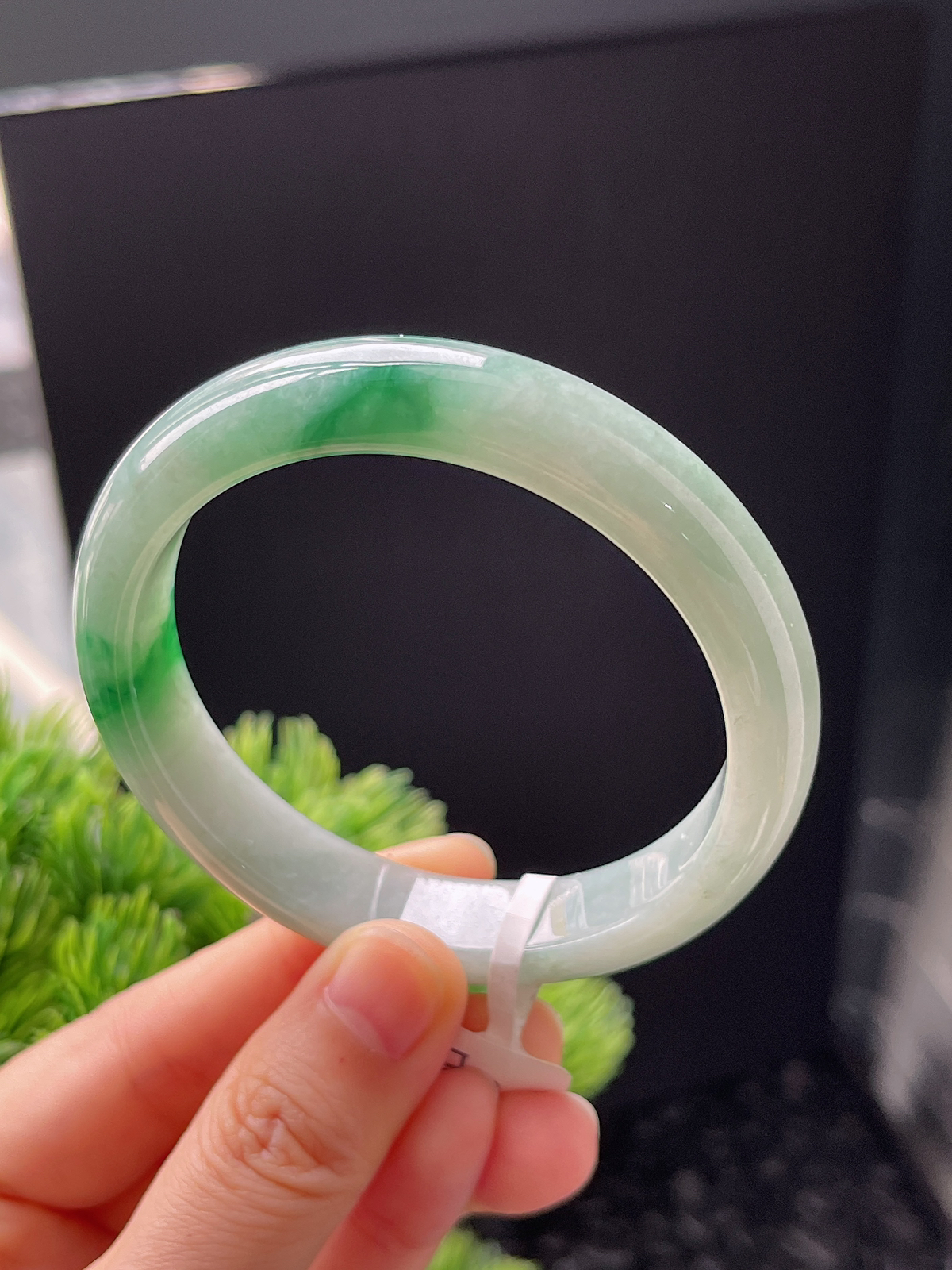 正圈55圈口，翡翠糯化种飘绿手镯