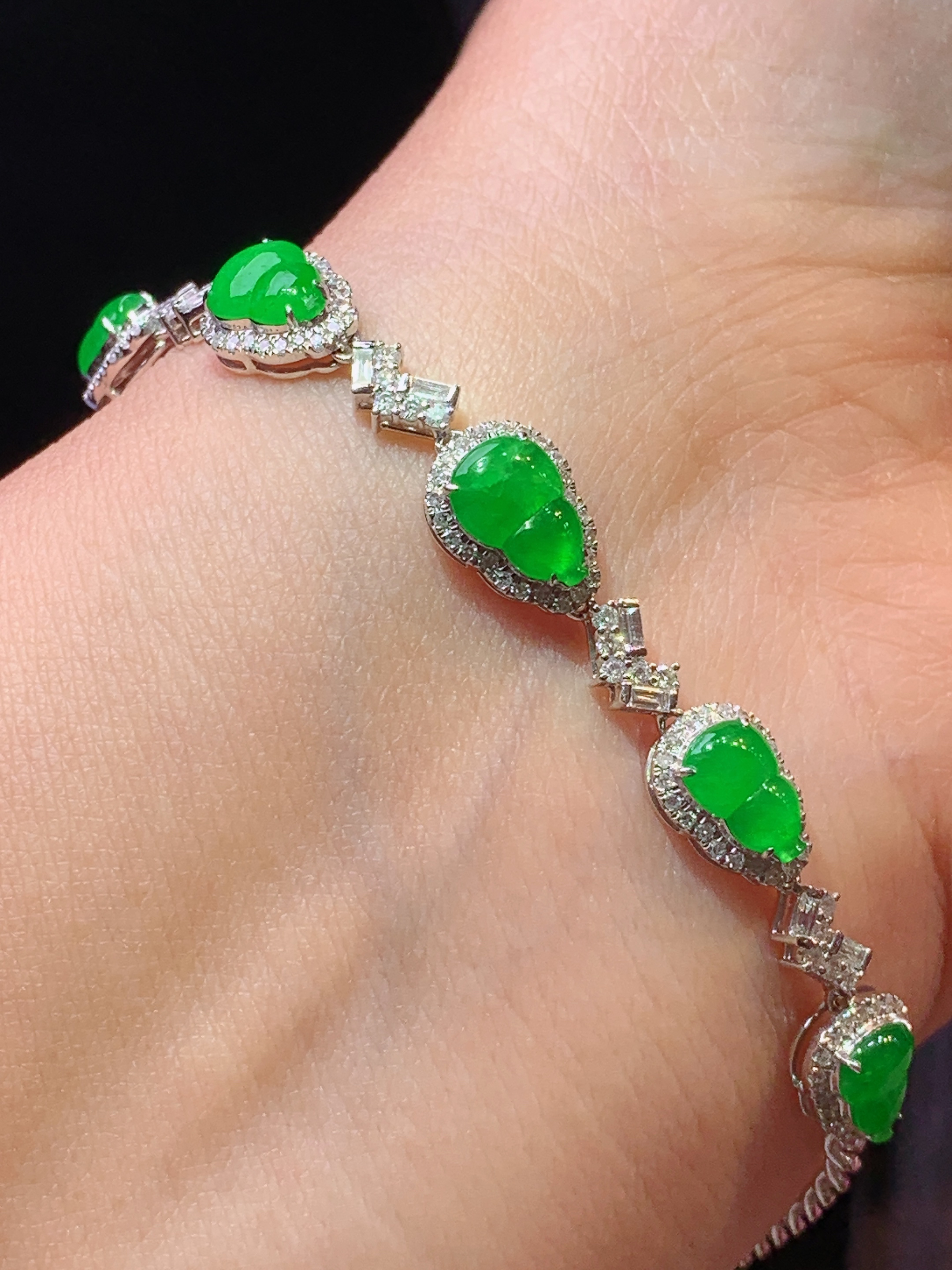 18k金钻镶嵌满绿葫芦手链 玉质细腻 色泽艳丽清新 水润亮眼 整体尺寸180*7.6*4.5m5