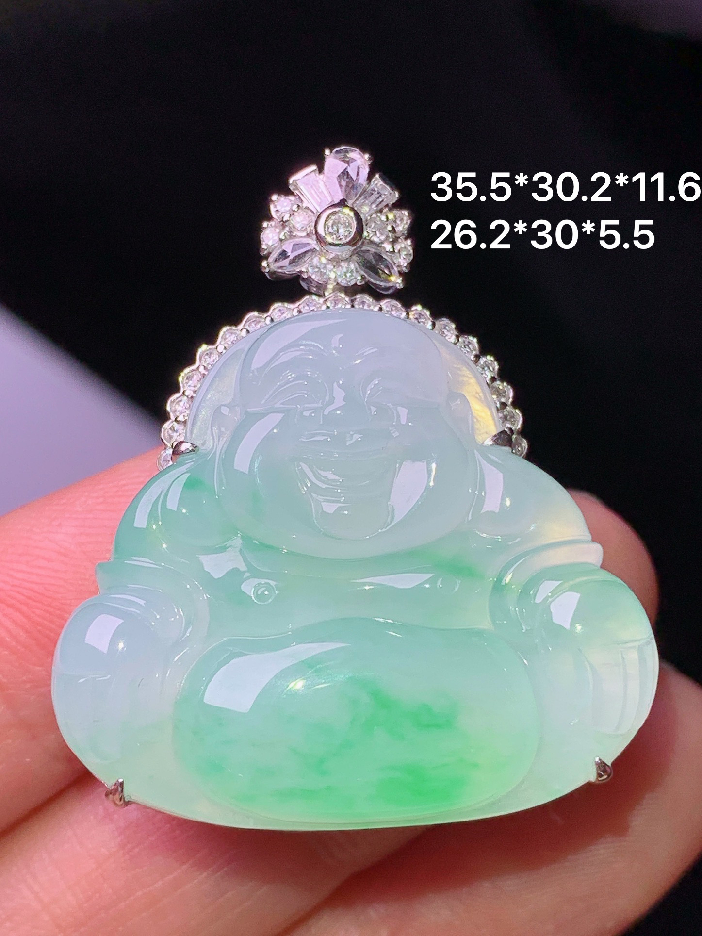 18k金钻镶嵌飘绿佛公吊坠 玉质细腻 色泽艳丽清新 水润亮眼 整体尺寸35.5*30.2*11.6g2