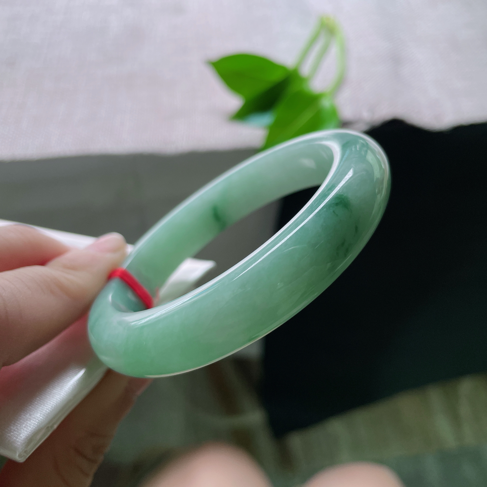 54.8/11.8/8.4，飘绿花，水润，细腻，优雅，无纹裂