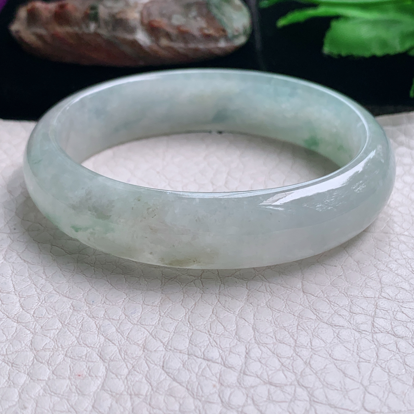 r实拍56*49*14*8.2贵妃镯 天然缅甸翡翠手镯冰飘花蛋形玉镯子