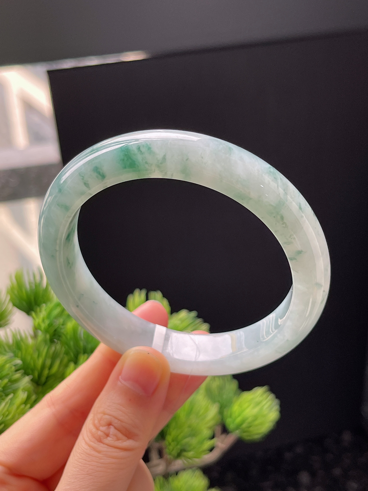 正圈58圈口，翡翠冰糯种飘绿手镯