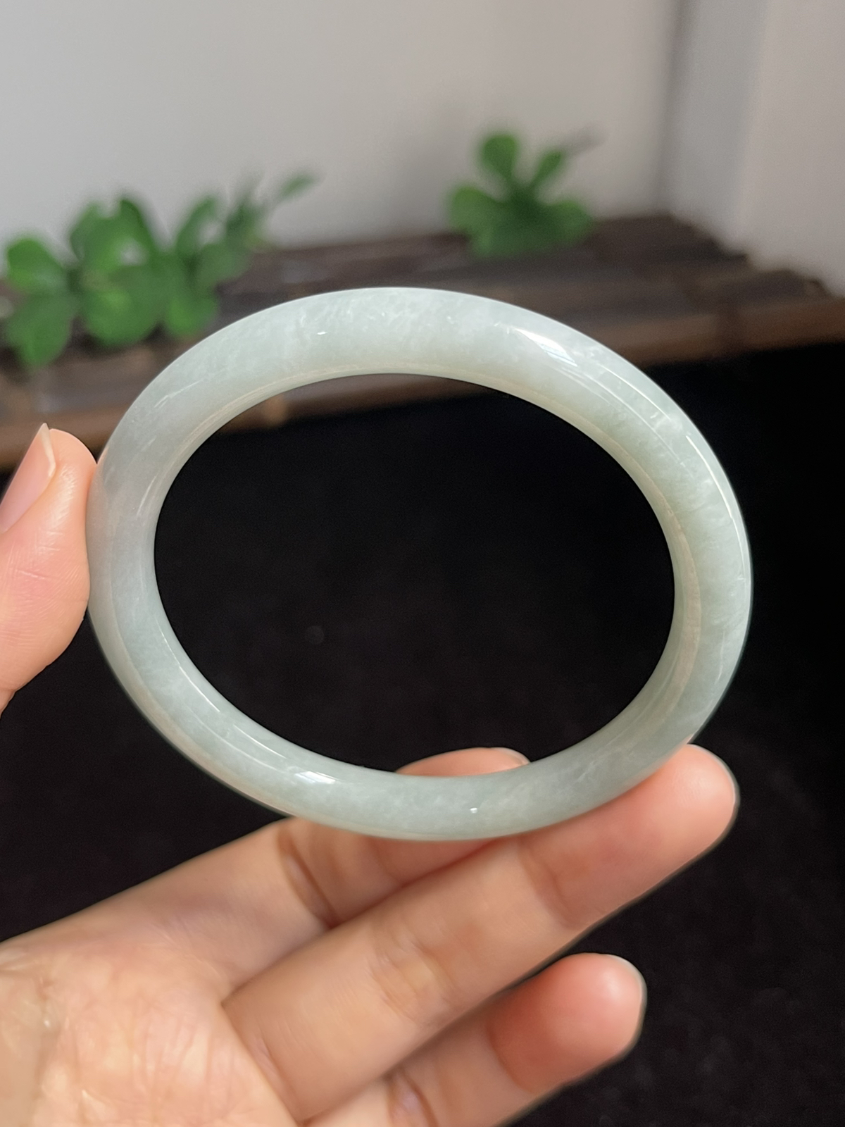 圆镯52.9圈口，翡翠手镯