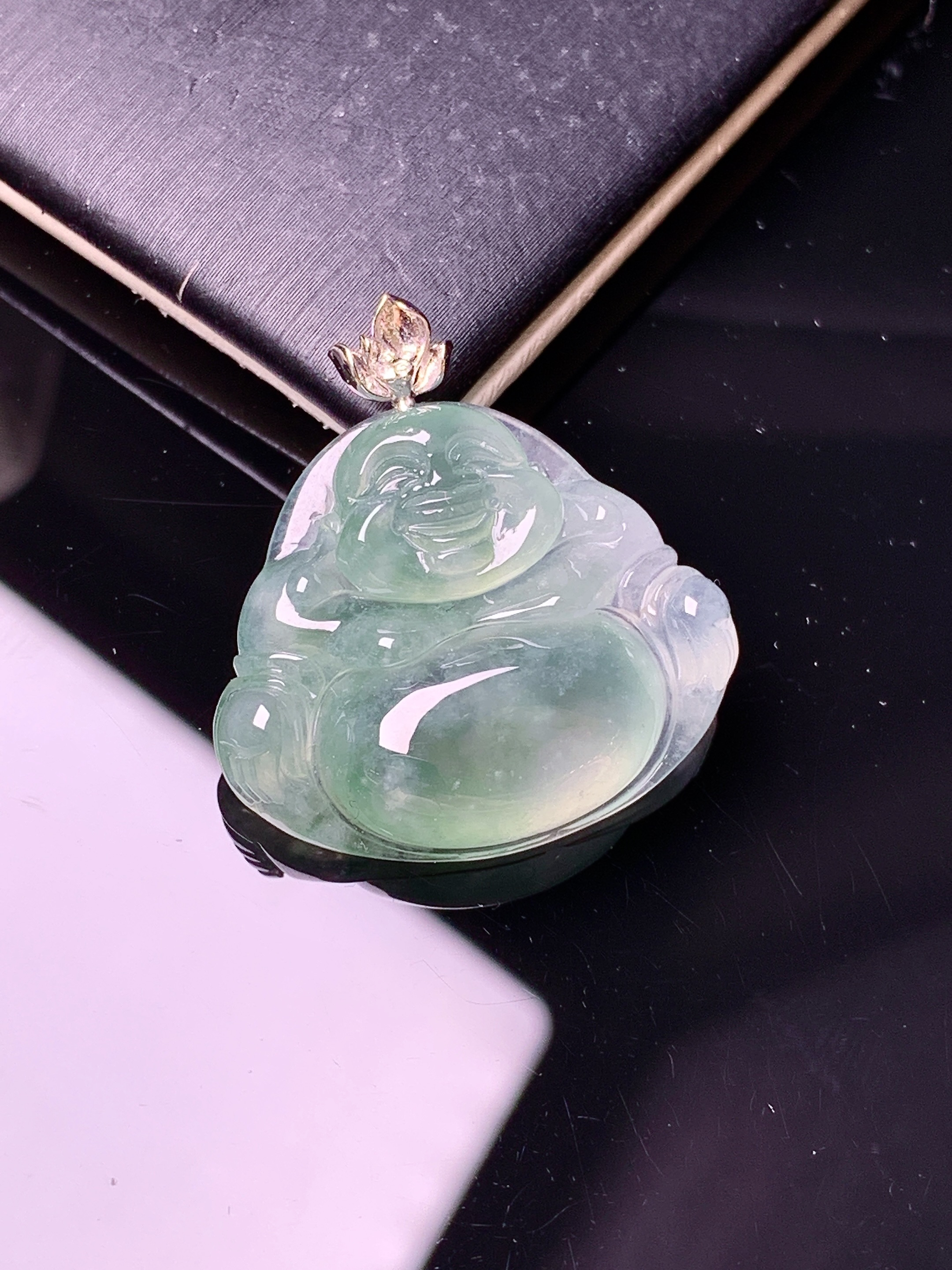 18k金镶嵌冰种佛公吊坠 玉质细腻 色泽艳丽清新 水润亮眼 整体尺寸26.5*24.7*5.8d1