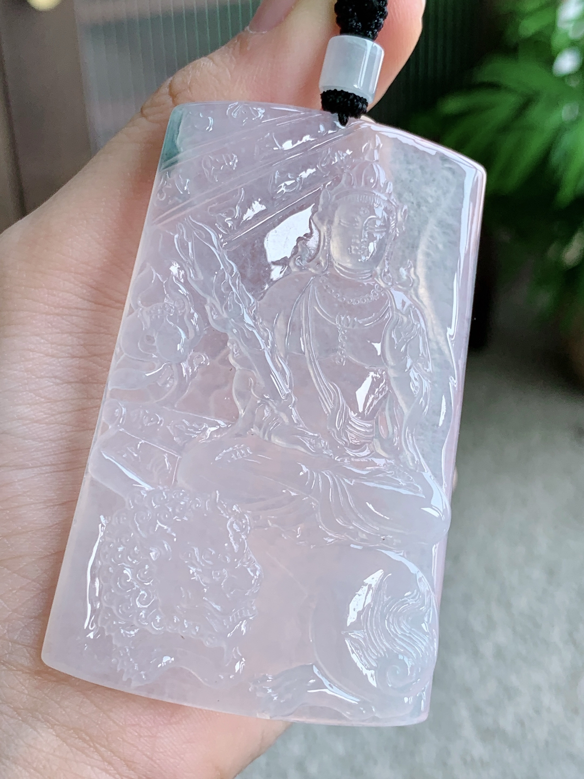 【裸石】冰文殊菩萨牌吊坠
【说明】缅料 性价比高  
【尺寸】73.7-46-5.4