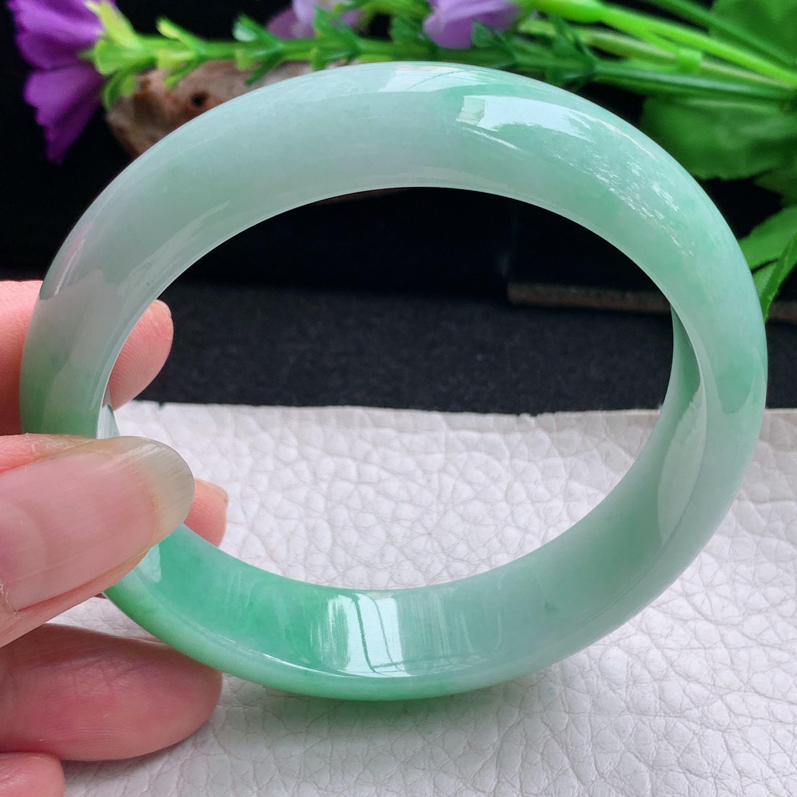 js实拍59*15*8招财轮胎镯 天然缅甸翡翠手镯辣绿胶感正圈玉镯子